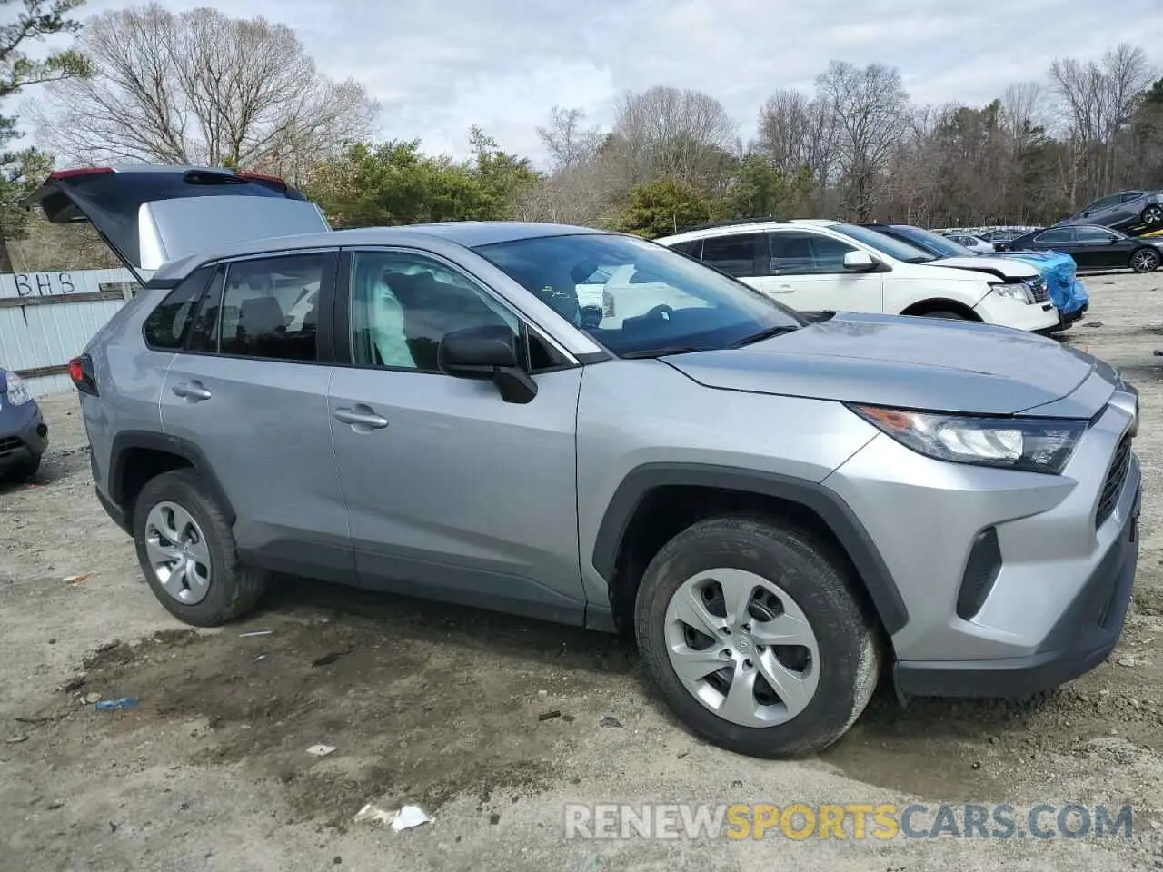 4 Photograph of a damaged car 2T3H1RFV9NW187846 TOYOTA RAV4 2022