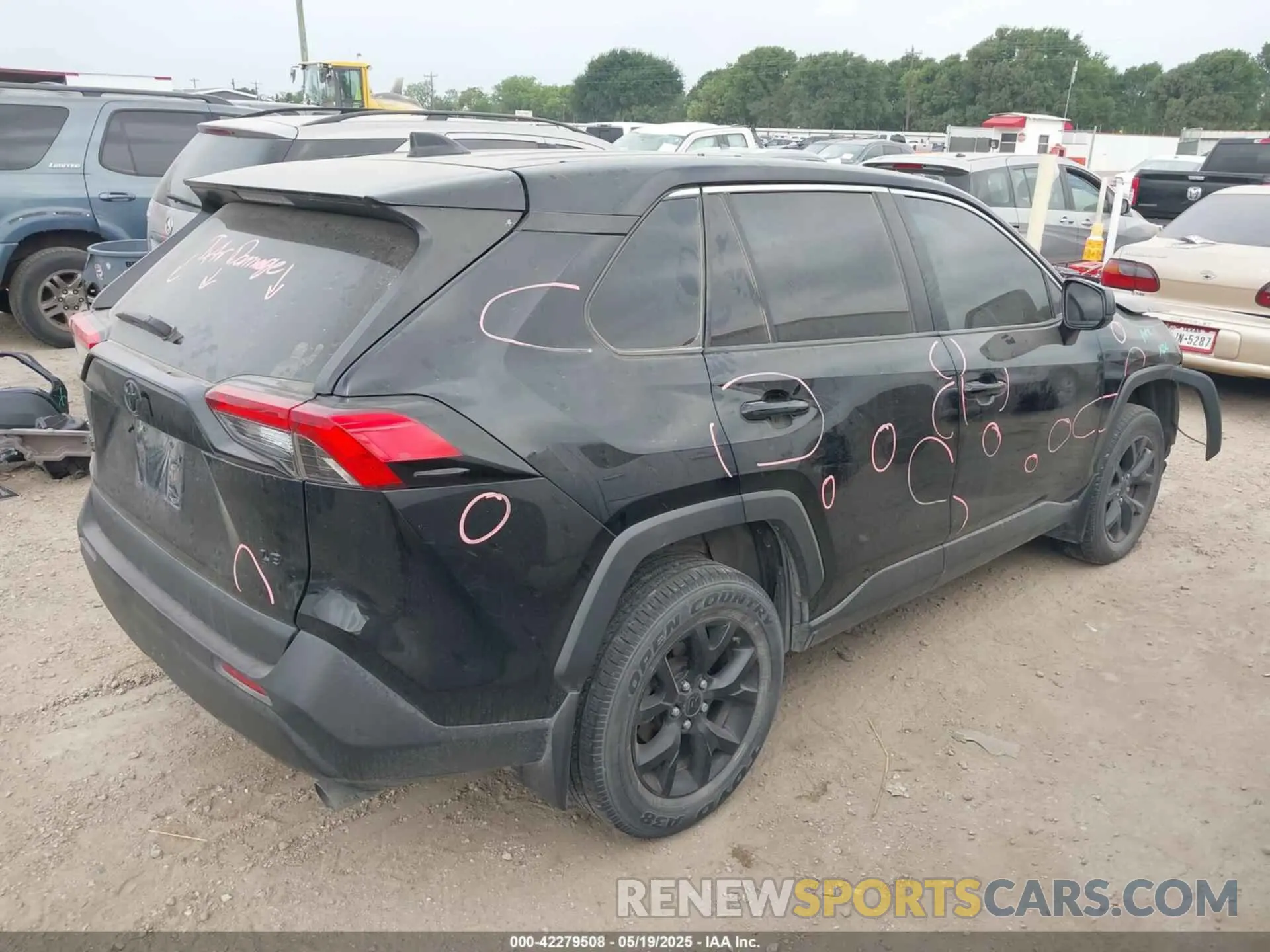 4 Photograph of a damaged car 2T3H1RFVXNC193754 TOYOTA RAV4 2022
