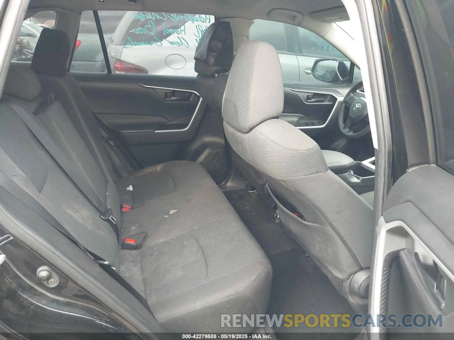 8 Photograph of a damaged car 2T3H1RFVXNC193754 TOYOTA RAV4 2022