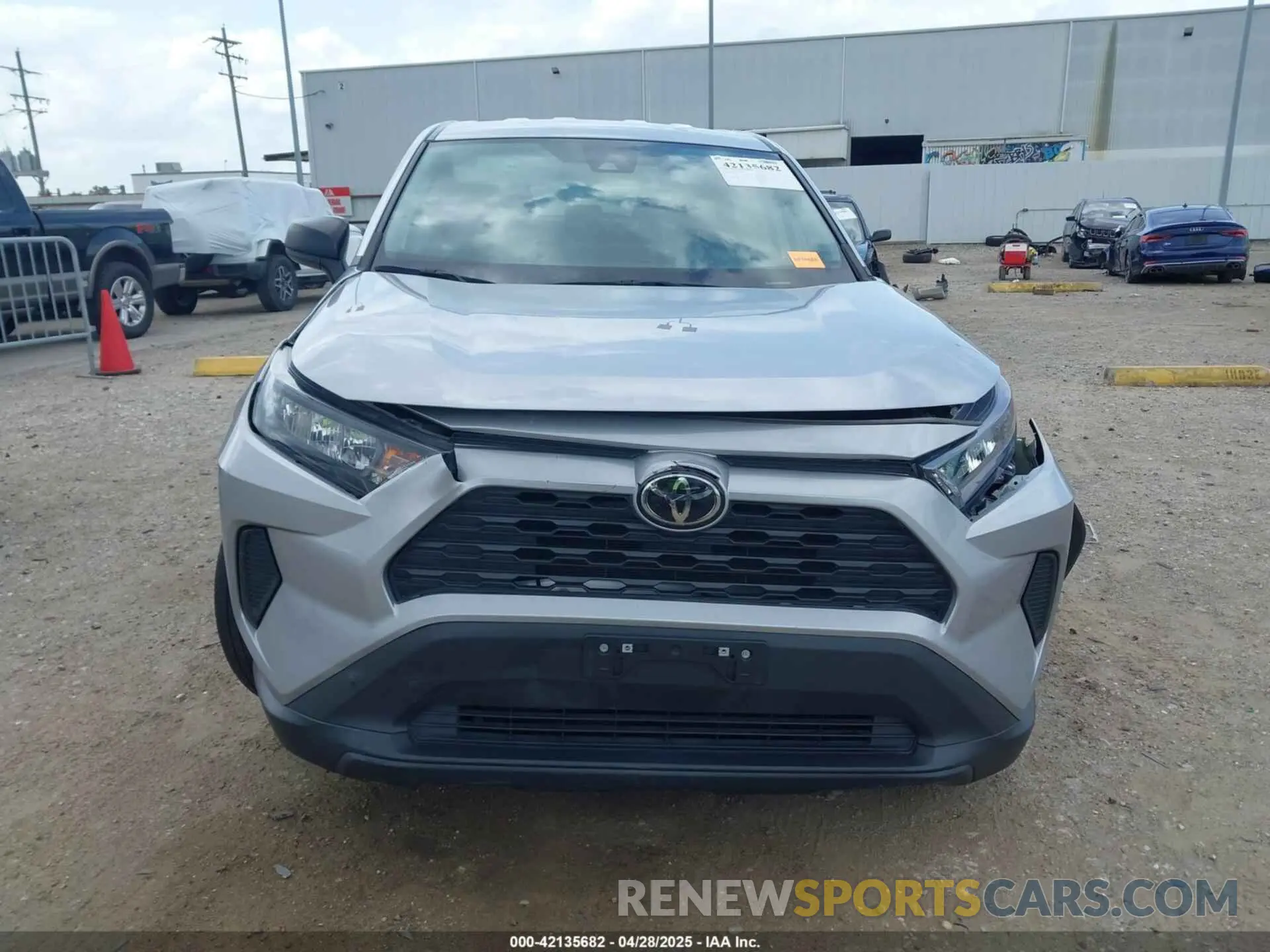 12 Photograph of a damaged car 2T3H1RFVXNC201352 TOYOTA RAV4 2022