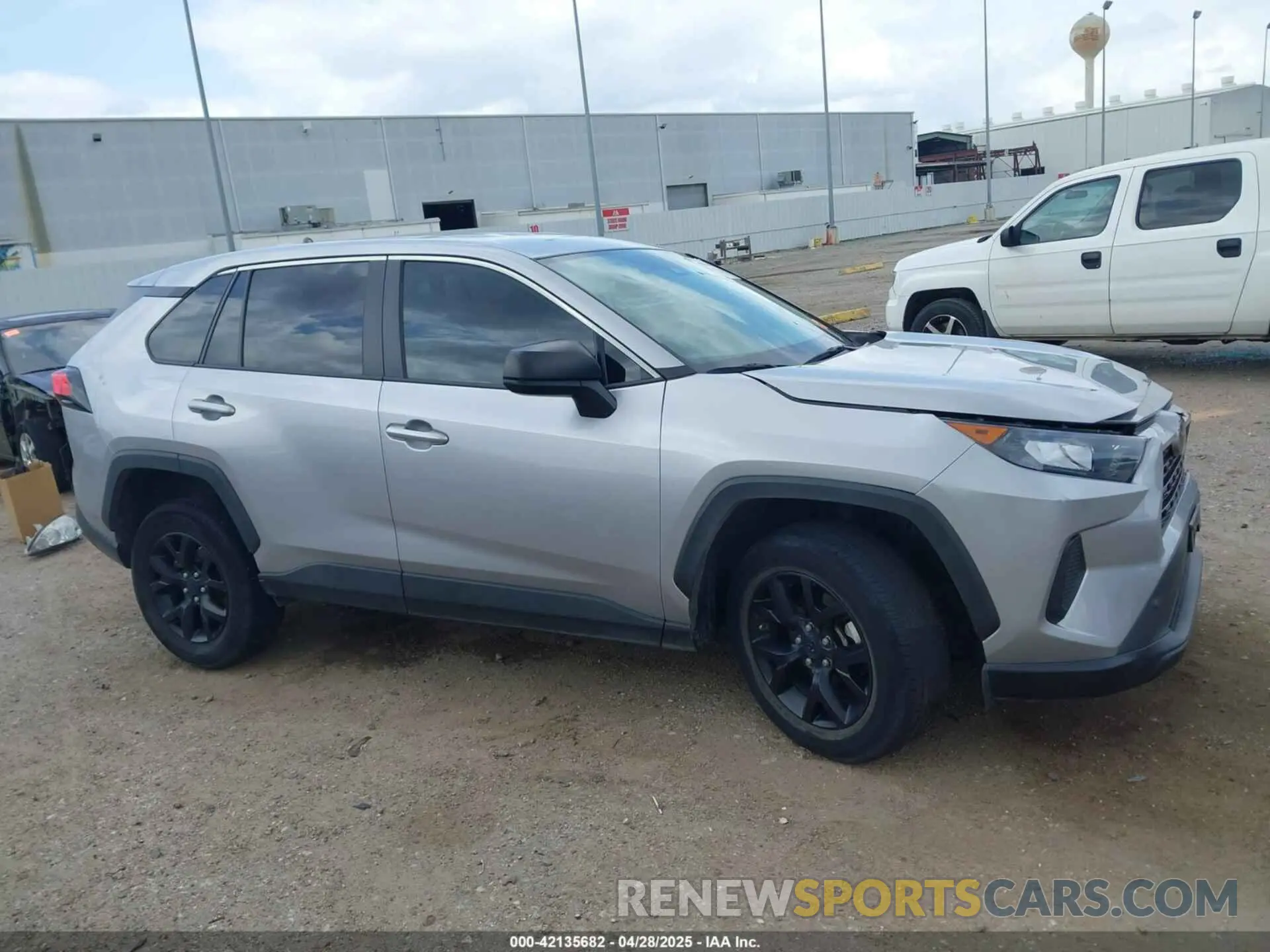 13 Photograph of a damaged car 2T3H1RFVXNC201352 TOYOTA RAV4 2022