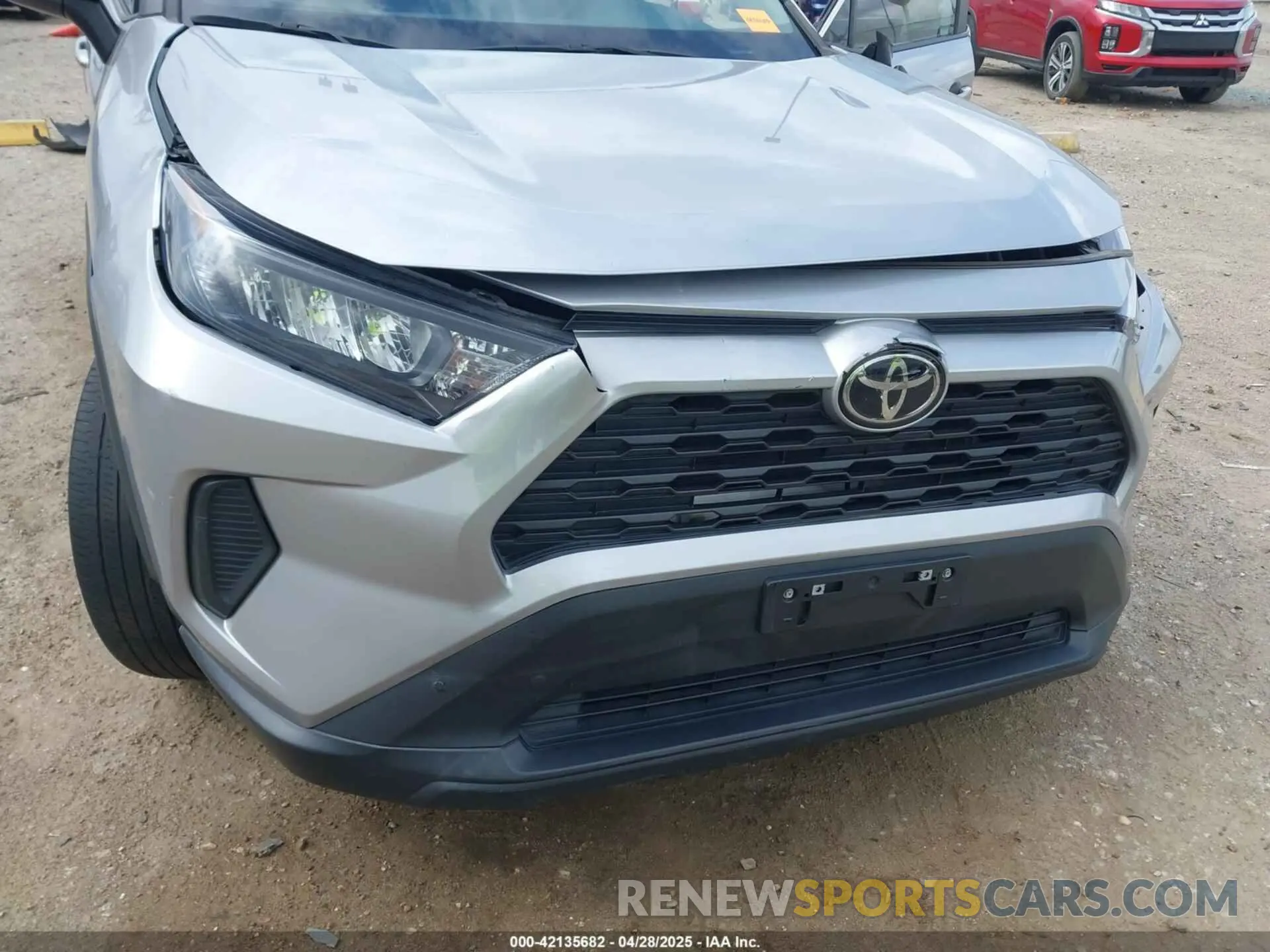17 Photograph of a damaged car 2T3H1RFVXNC201352 TOYOTA RAV4 2022