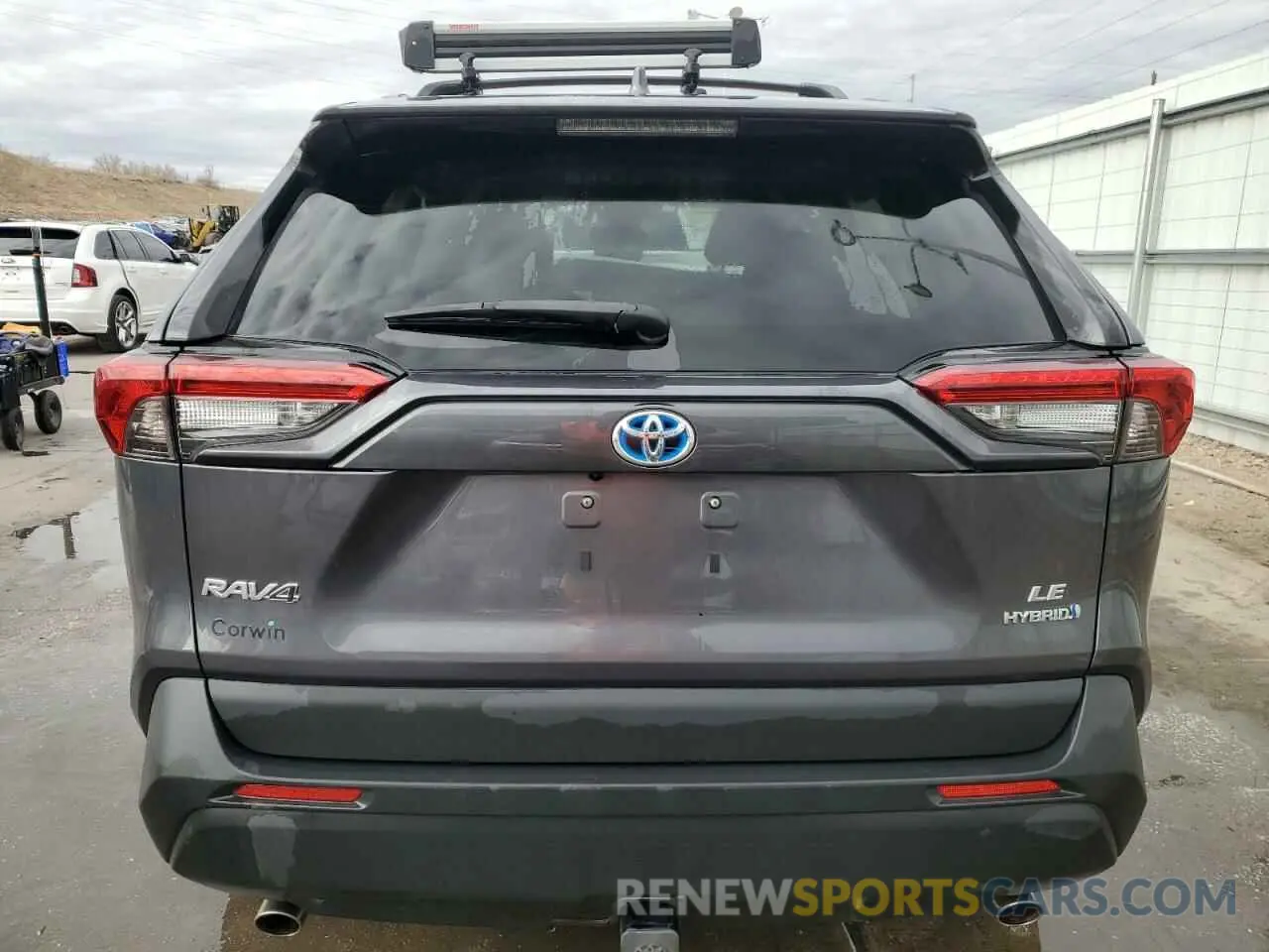6 Photograph of a damaged car 2T3LWRFV6NW141595 TOYOTA RAV4 2022