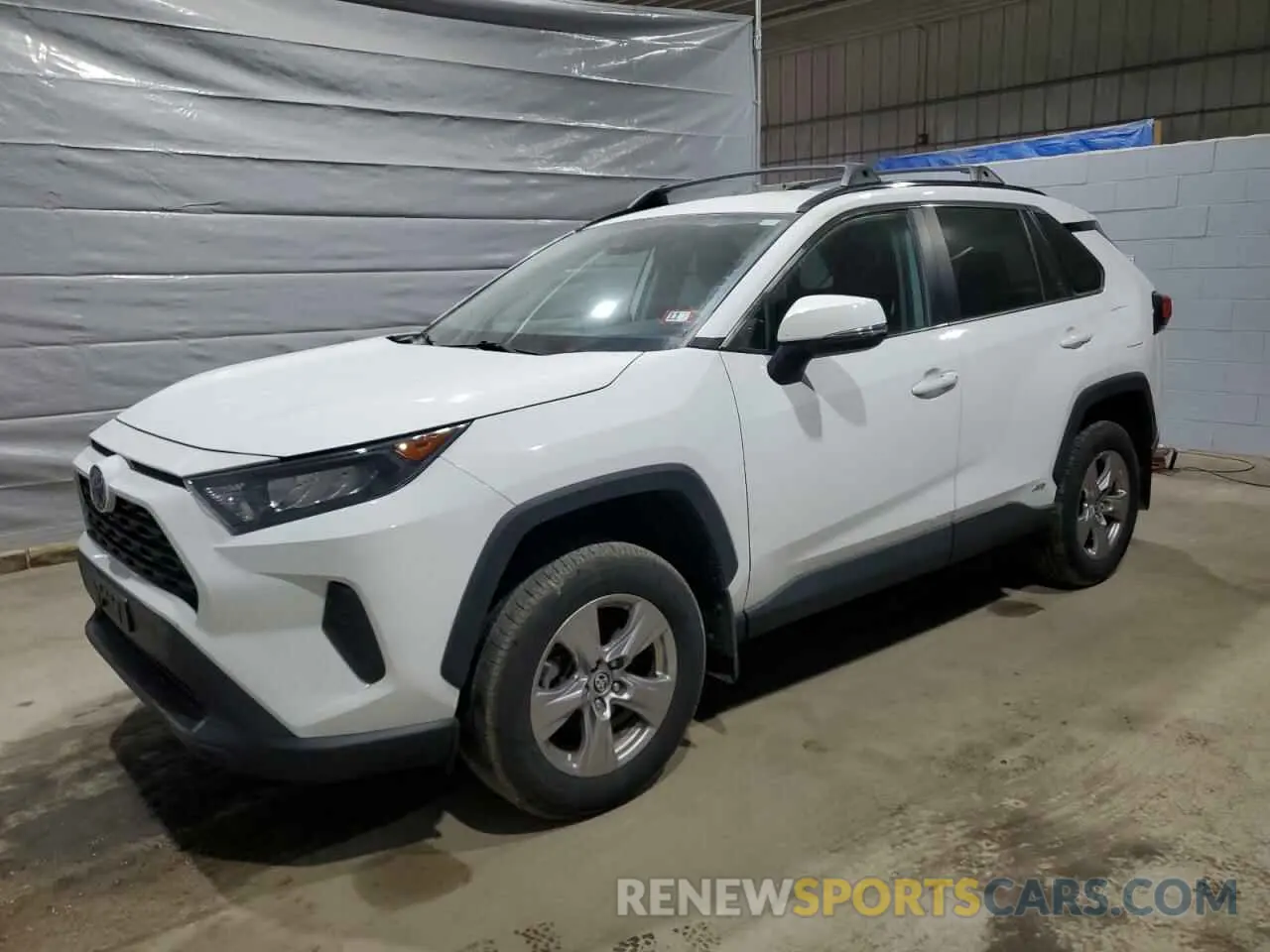 1 Photograph of a damaged car 2T3MWRFV8NW130943 TOYOTA RAV4 2022