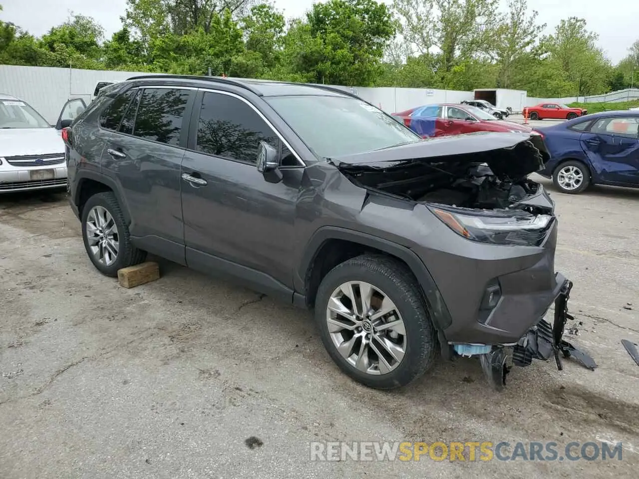 4 Photograph of a damaged car 2T3N1RFV2NC258115 TOYOTA RAV4 2022