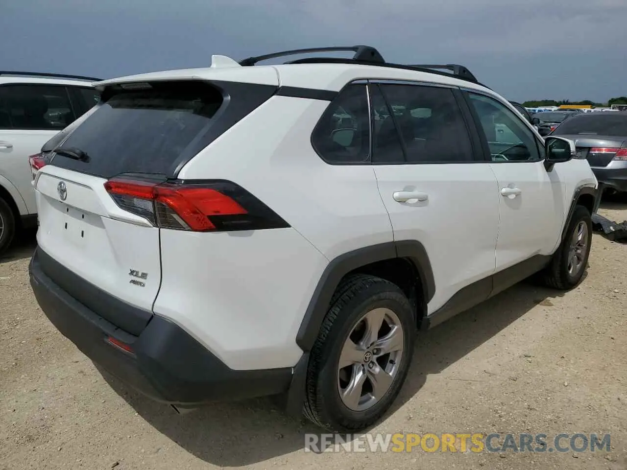 3 Photograph of a damaged car 2T3P1RFV0NC300127 TOYOTA RAV4 2022