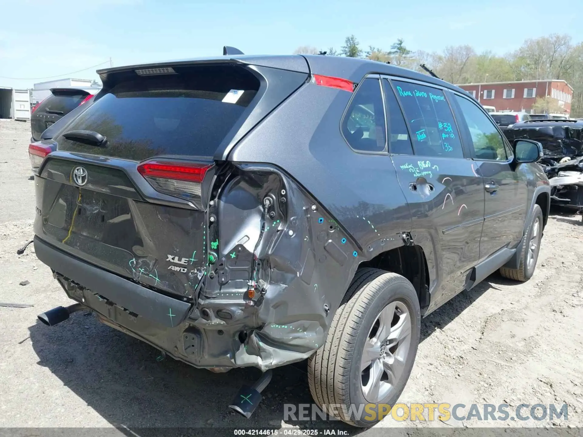 4 Photograph of a damaged car 2T3P1RFV1NC266912 TOYOTA RAV4 2022