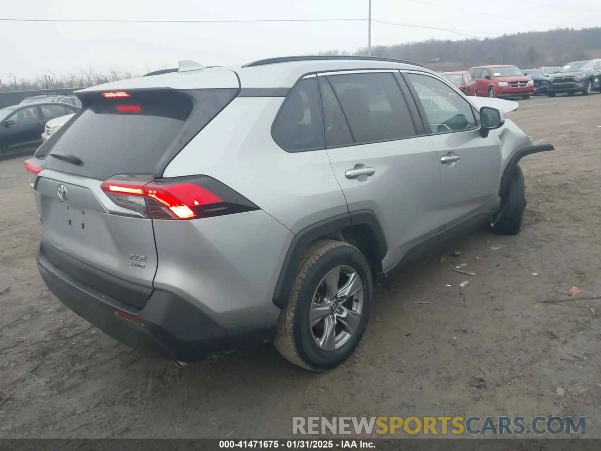 4 Photograph of a damaged car 2T3P1RFV1NC282608 TOYOTA RAV4 2022