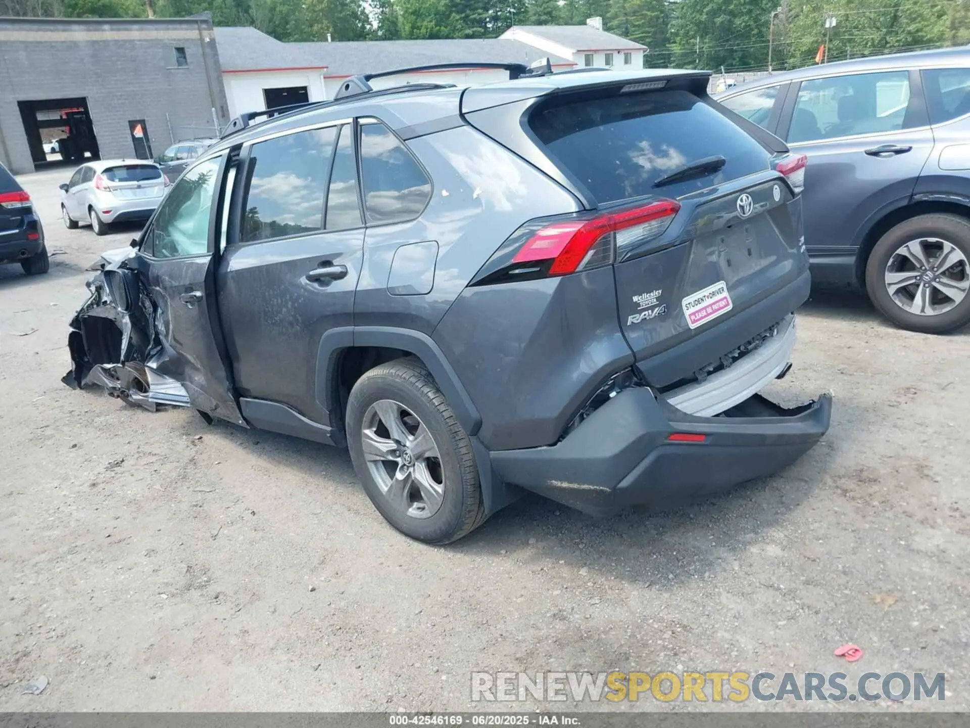 3 Photograph of a damaged car 2T3P1RFV2NC303143 TOYOTA RAV4 2022