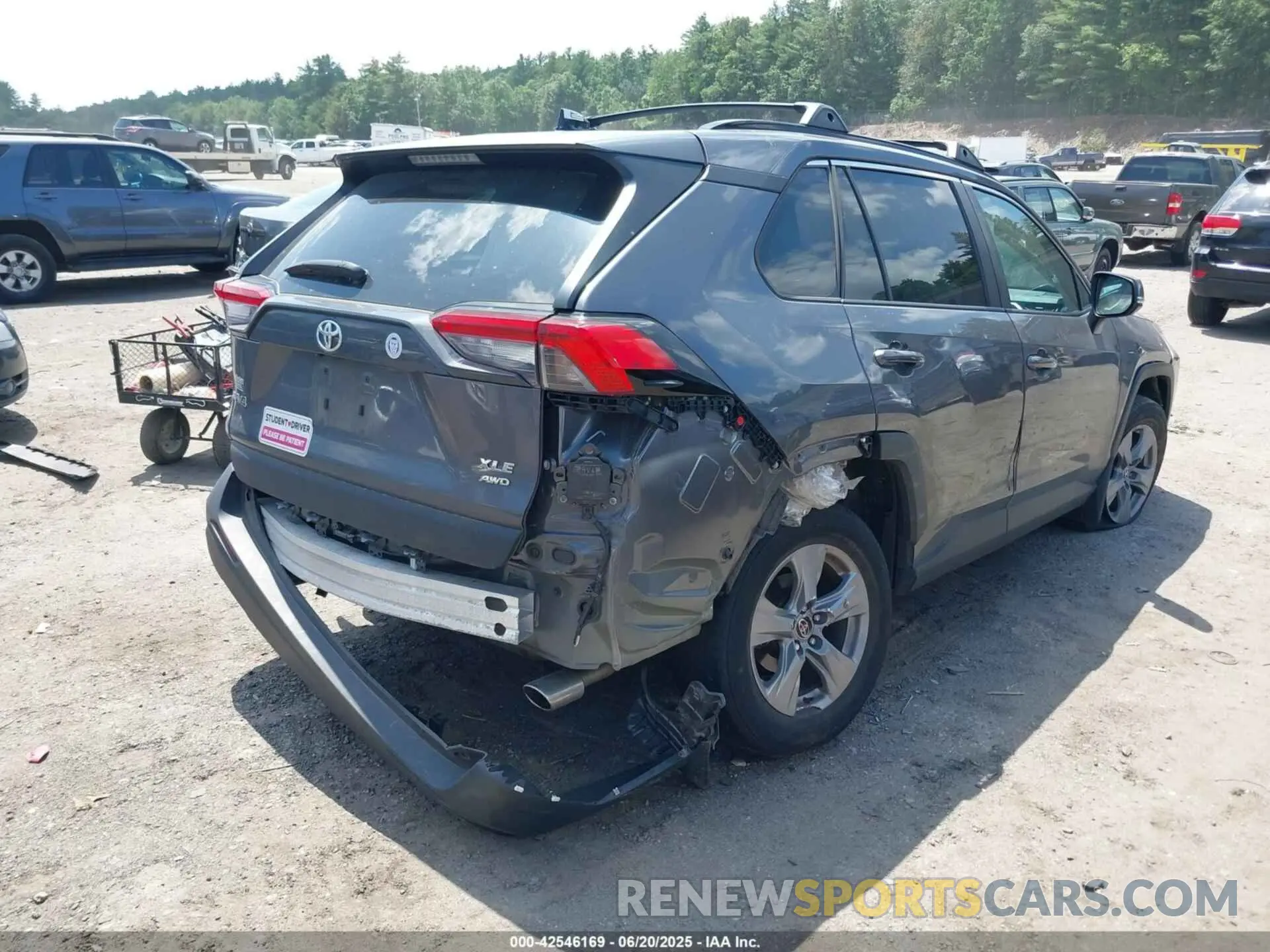 4 Photograph of a damaged car 2T3P1RFV2NC303143 TOYOTA RAV4 2022