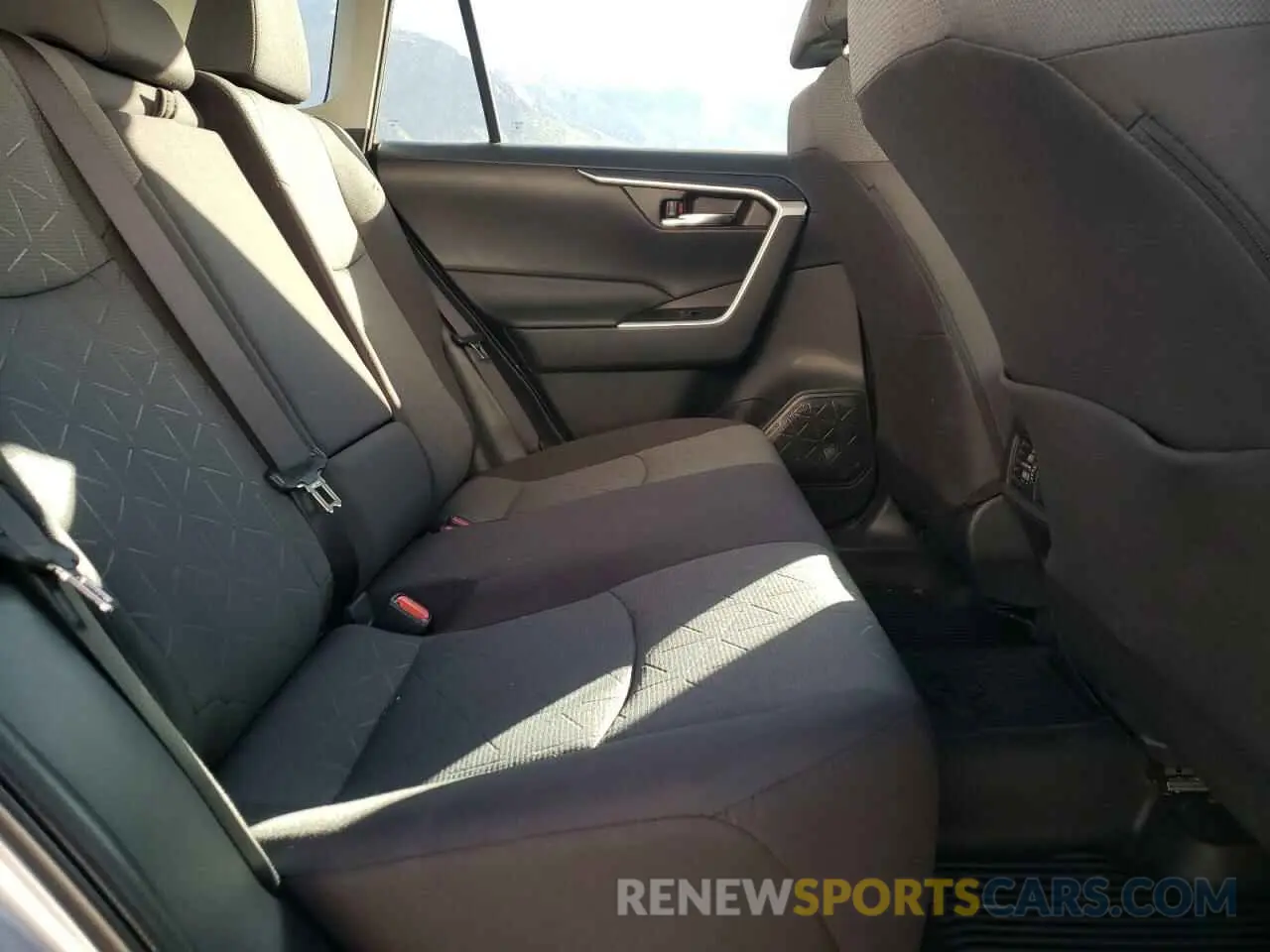 6 Фотография поврежденного автомобиля 2T3P1RFV2NW269574 TOYOTA RAV4 2022