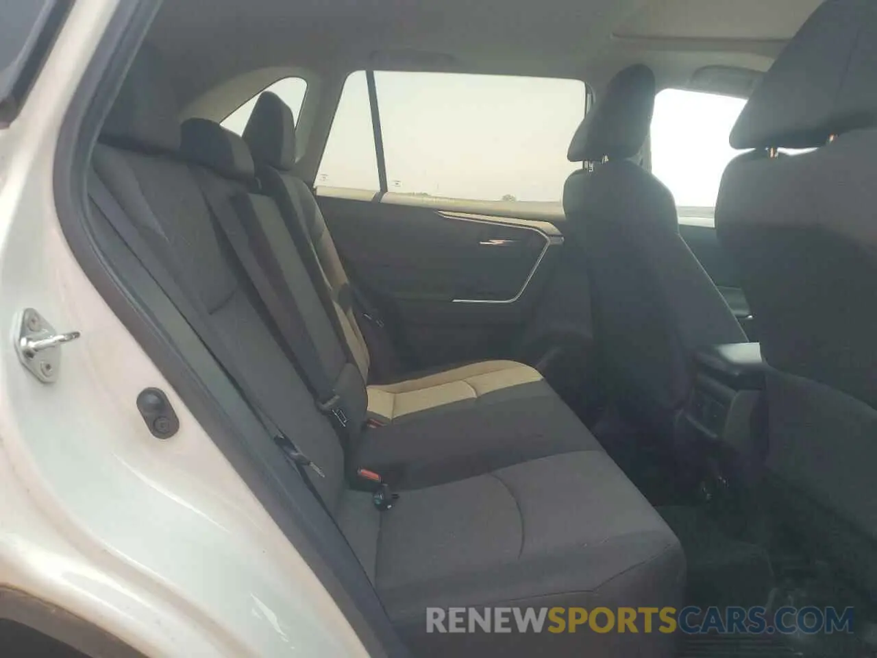 11 Photograph of a damaged car 2T3P1RFV3NC262019 TOYOTA RAV4 2022