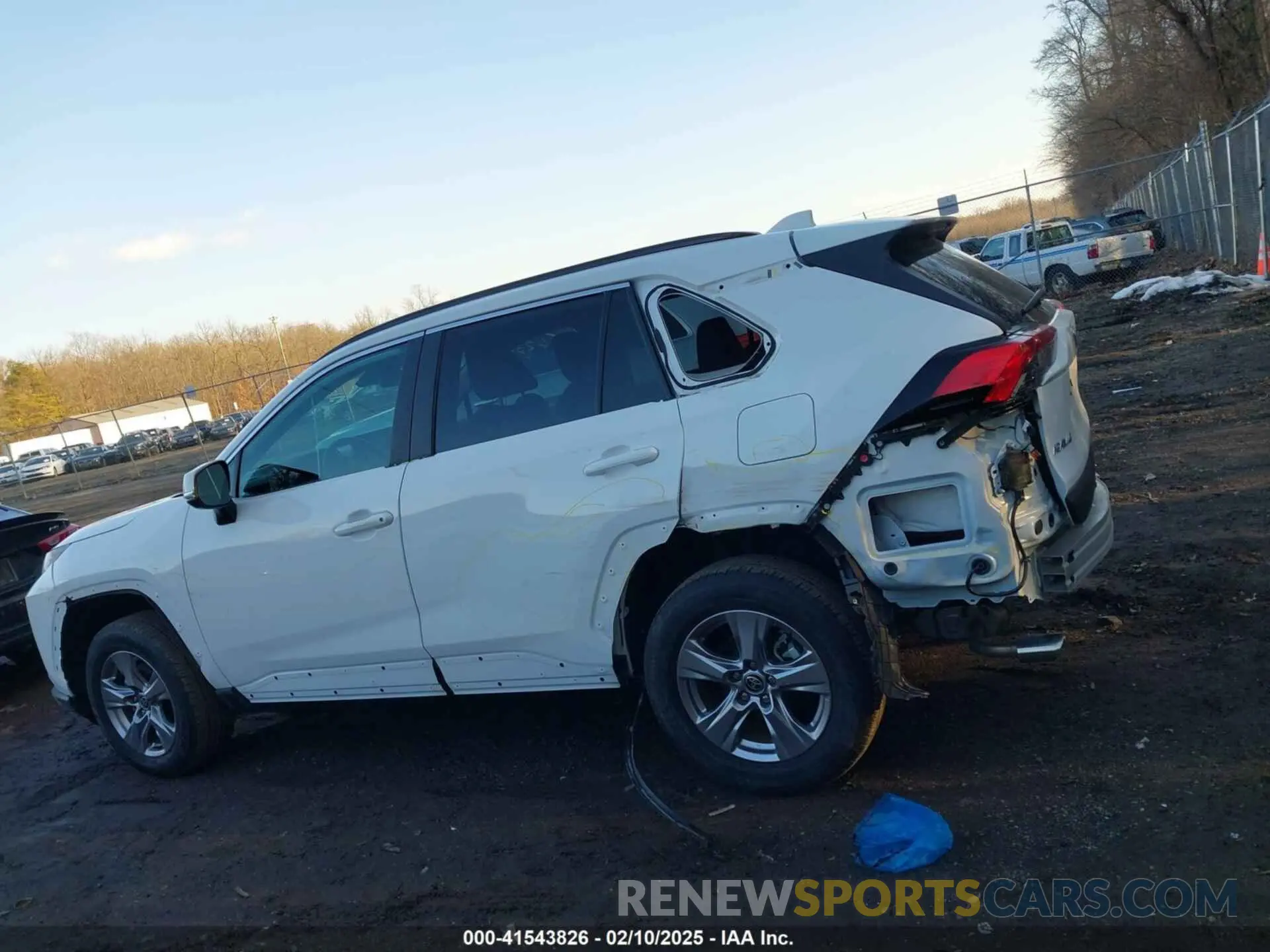 14 Photograph of a damaged car 2T3P1RFV4NC305332 TOYOTA RAV4 2022