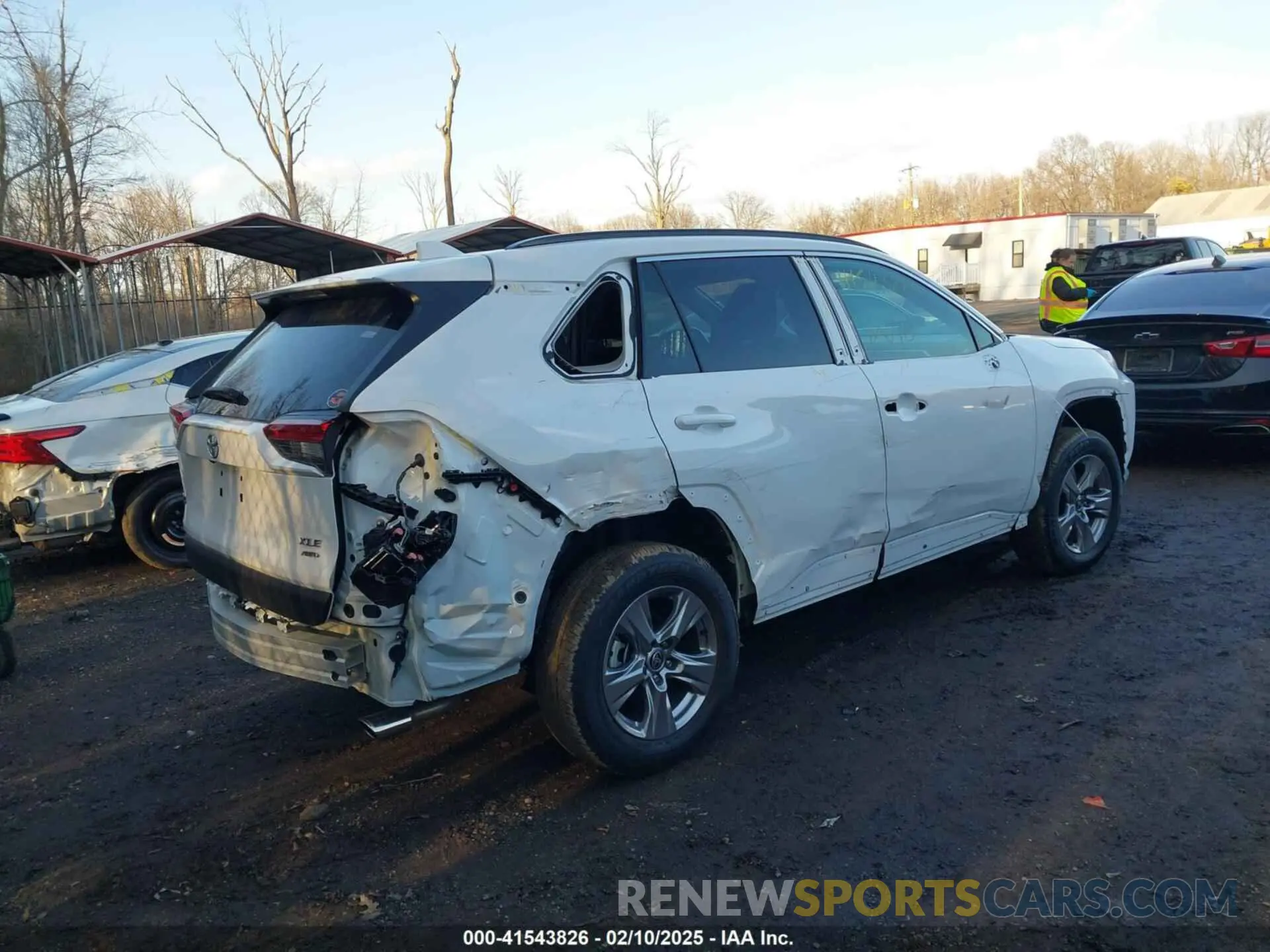 4 Photograph of a damaged car 2T3P1RFV4NC305332 TOYOTA RAV4 2022