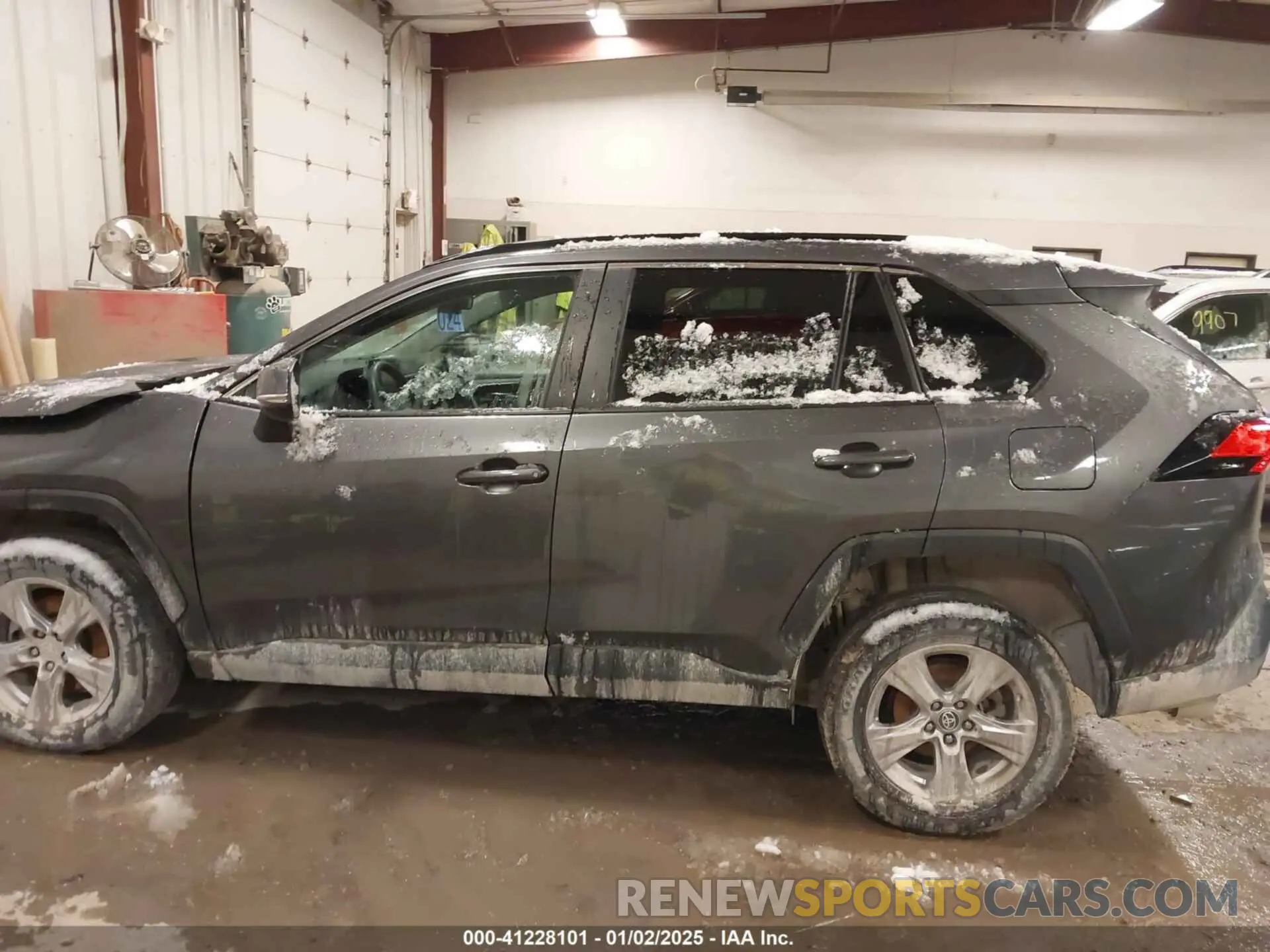 14 Фотография поврежденного автомобиля 2T3P1RFV5NC303833 TOYOTA RAV4 2022