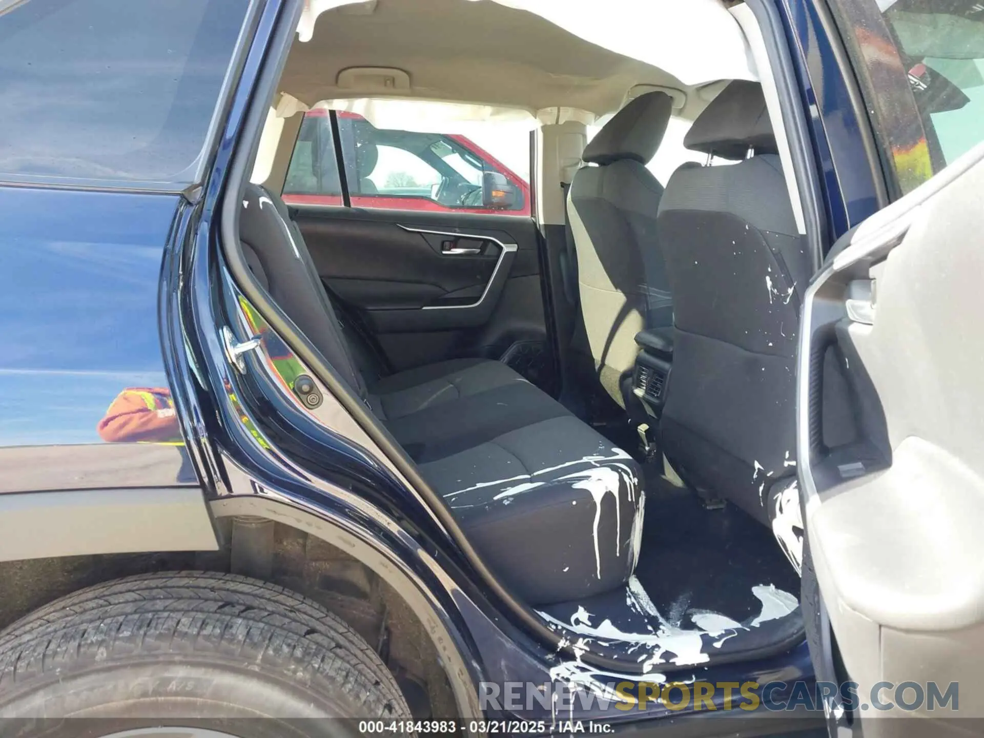 8 Photograph of a damaged car 2T3P1RFV5NW253403 TOYOTA RAV4 2022