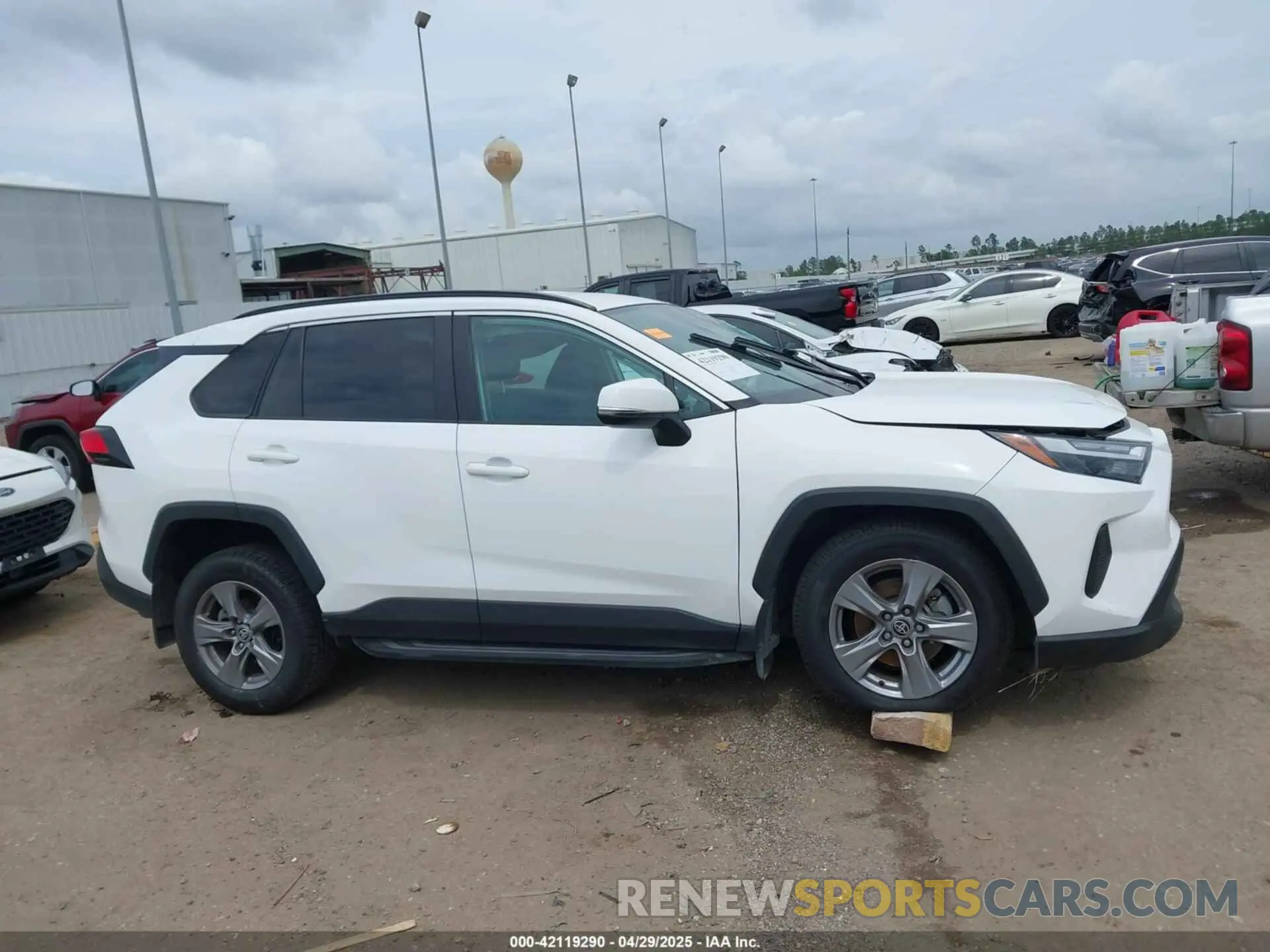 13 Photograph of a damaged car 2T3P1RFV6NC268137 TOYOTA RAV4 2022