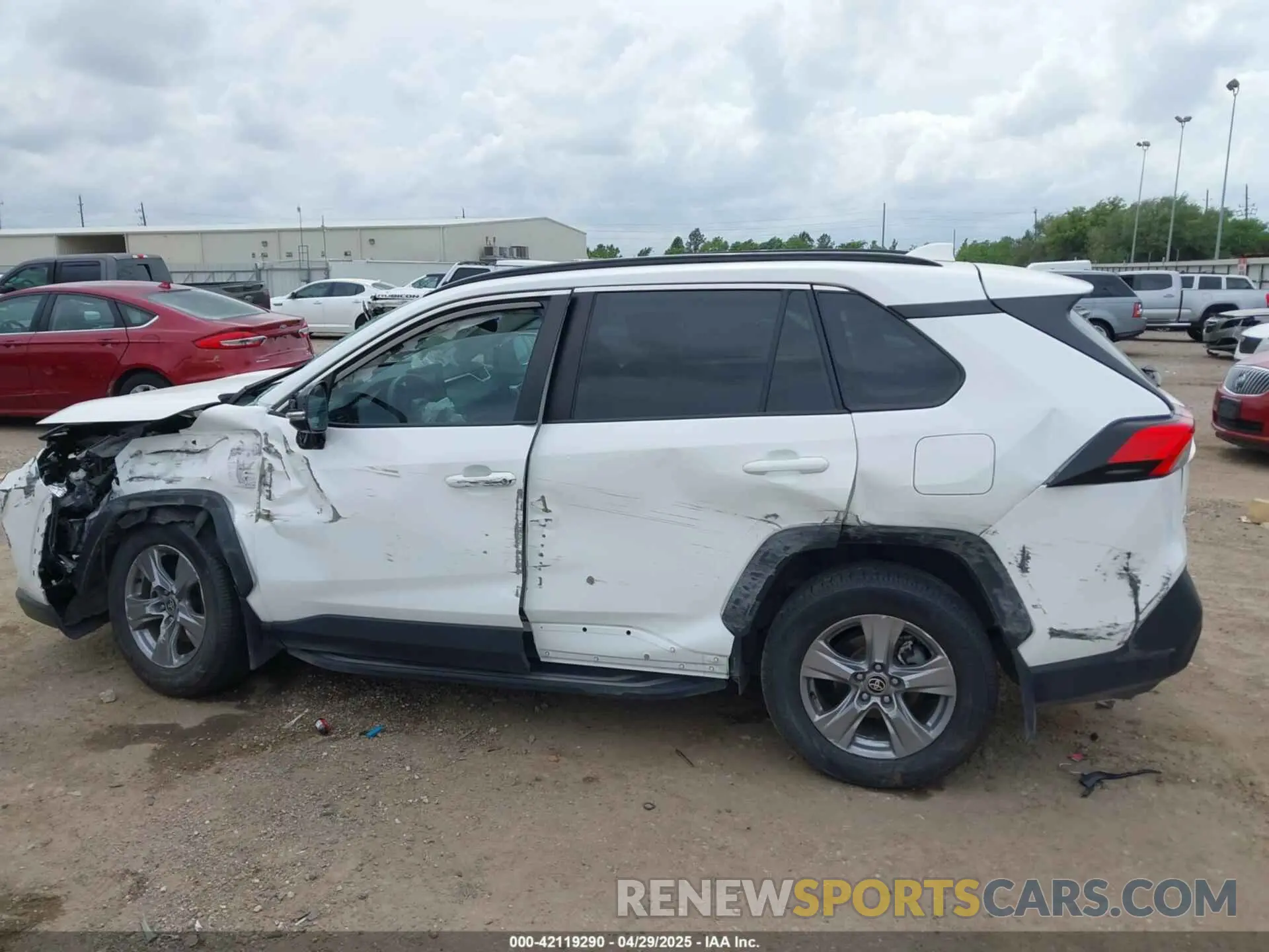 14 Photograph of a damaged car 2T3P1RFV6NC268137 TOYOTA RAV4 2022