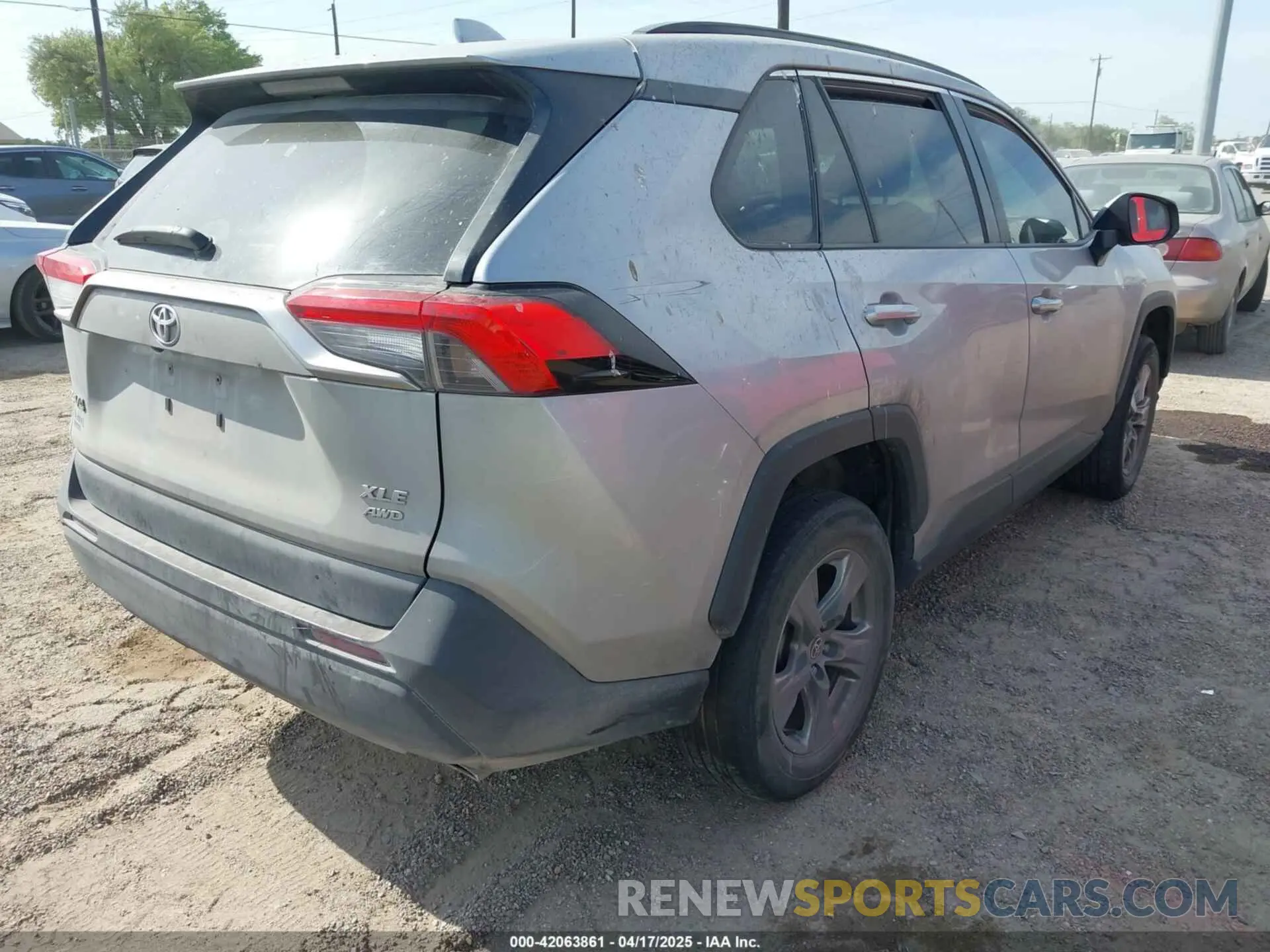4 Photograph of a damaged car 2T3P1RFV7NW257792 TOYOTA RAV4 2022