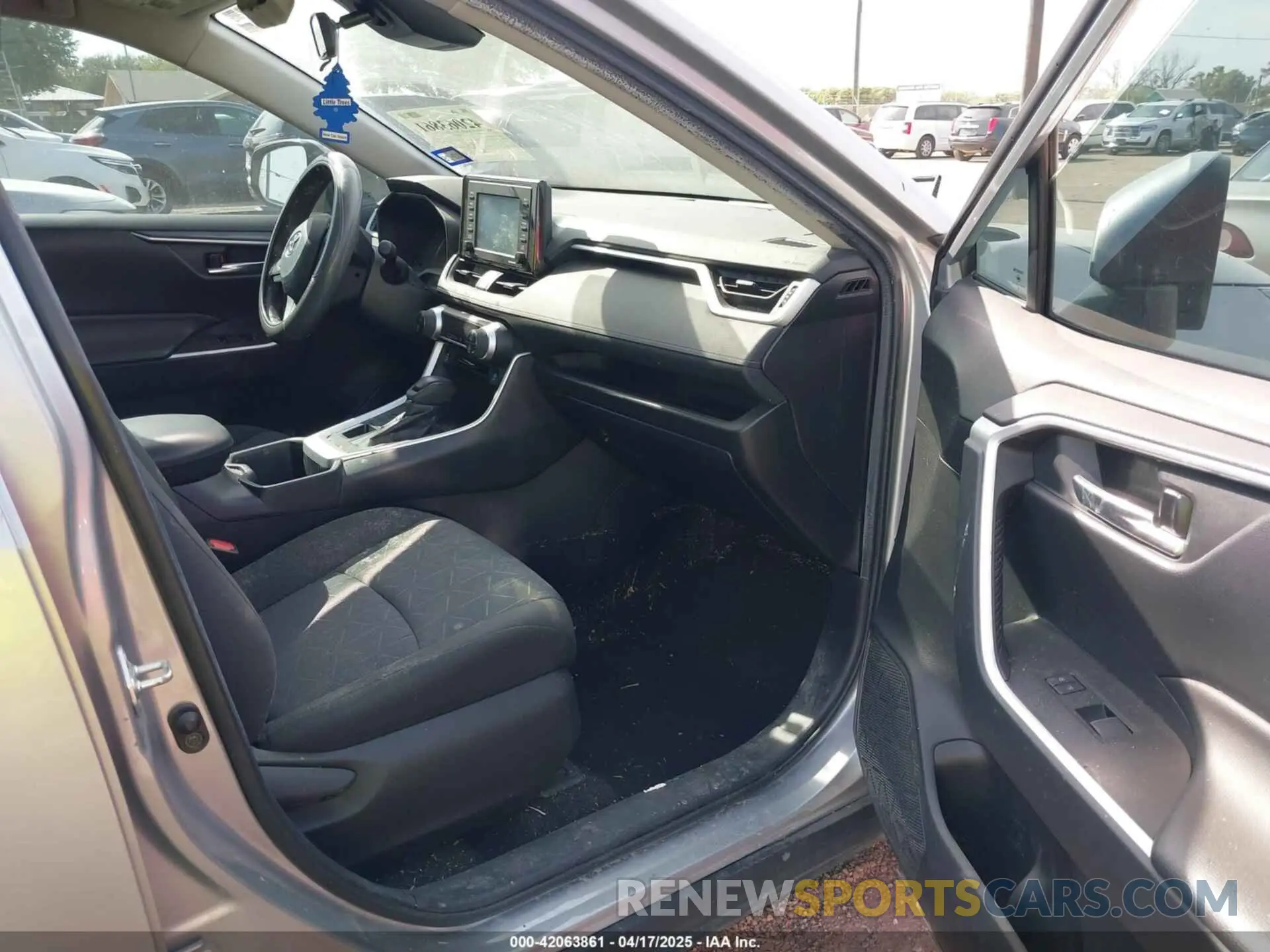 5 Photograph of a damaged car 2T3P1RFV7NW257792 TOYOTA RAV4 2022