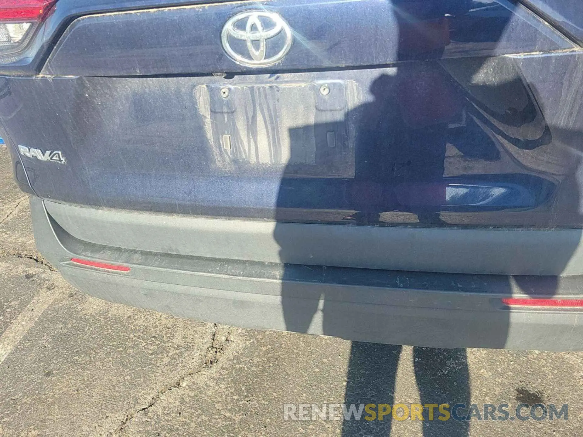 3 Photograph of a damaged car 2T3P1RFV7NW275452 TOYOTA RAV4 2022