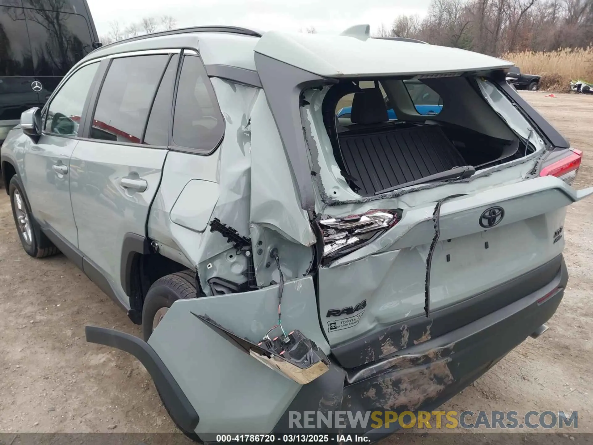 19 Photograph of a damaged car 2T3P1RFV7NW294423 TOYOTA RAV4 2022