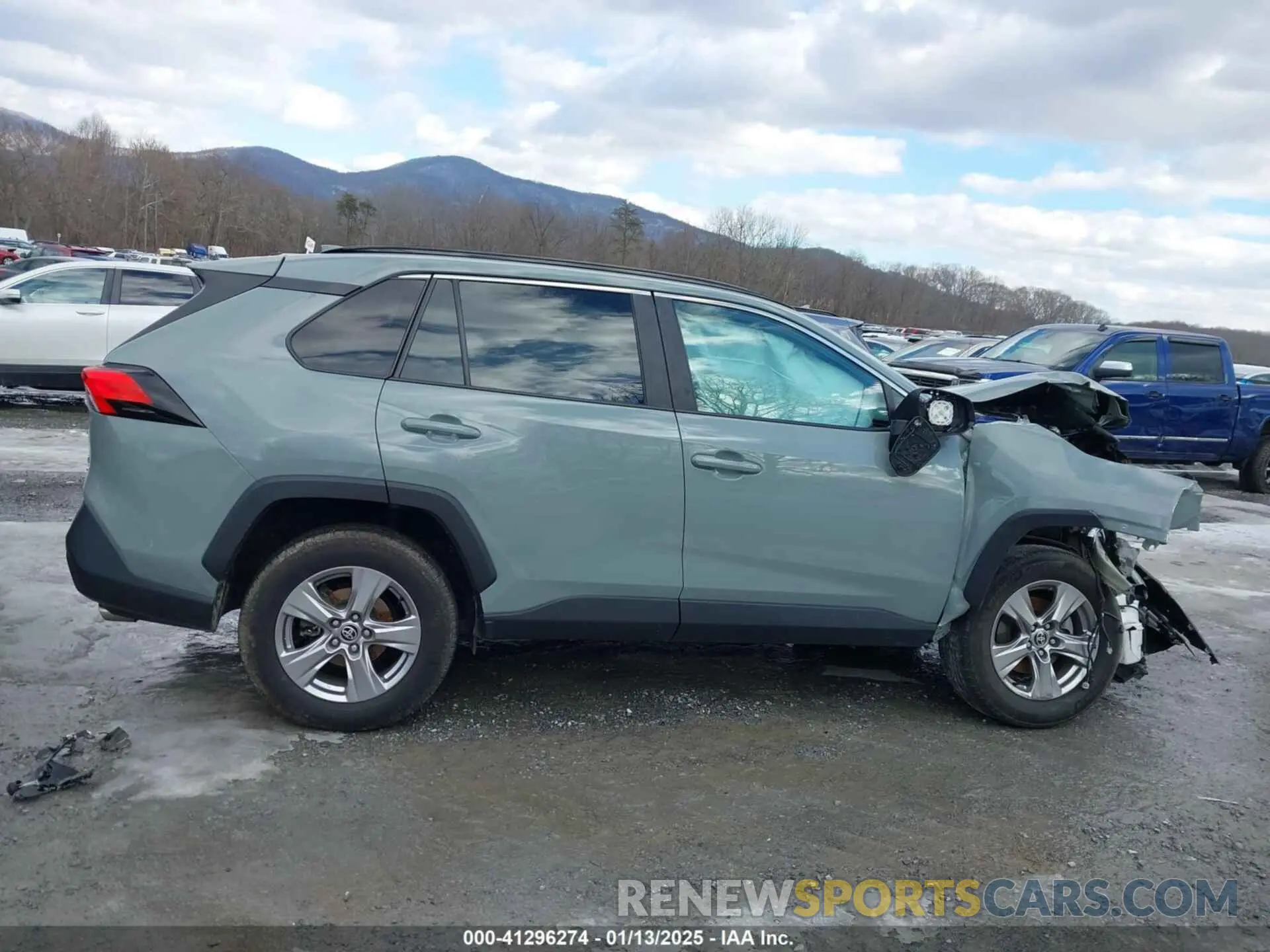13 Photograph of a damaged car 2T3P1RFV8NW272995 TOYOTA RAV4 2022