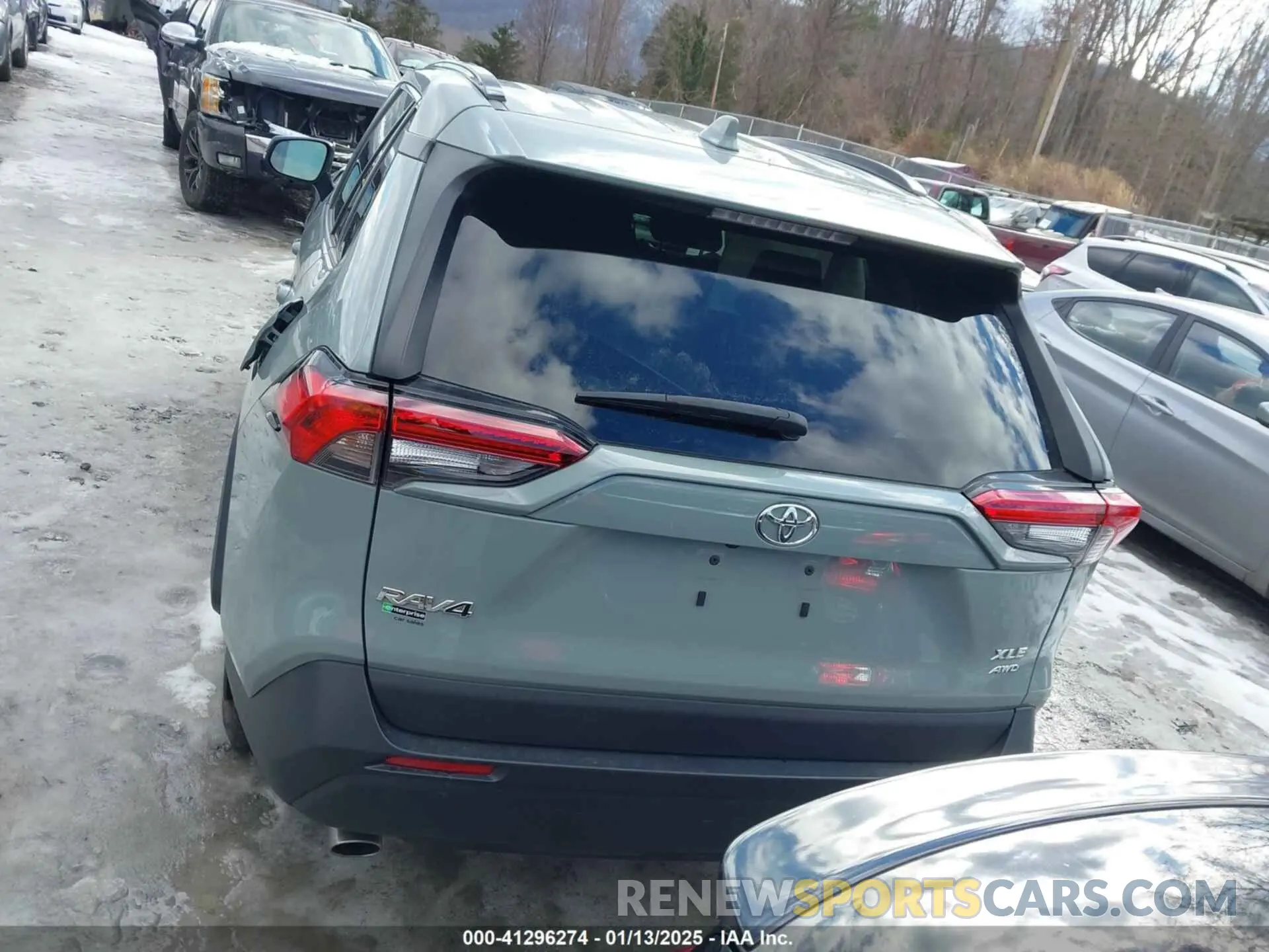 16 Photograph of a damaged car 2T3P1RFV8NW272995 TOYOTA RAV4 2022