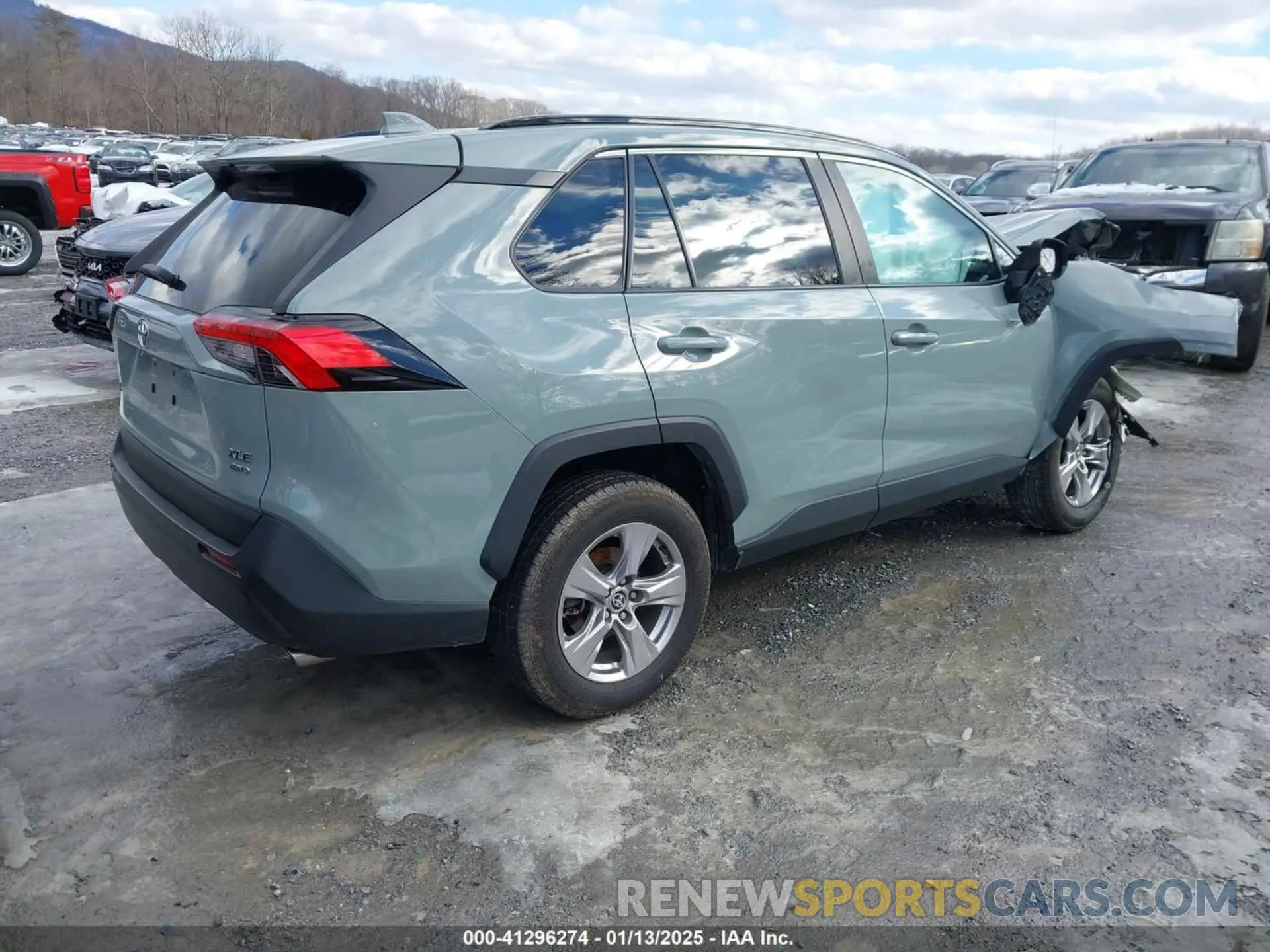 4 Photograph of a damaged car 2T3P1RFV8NW272995 TOYOTA RAV4 2022