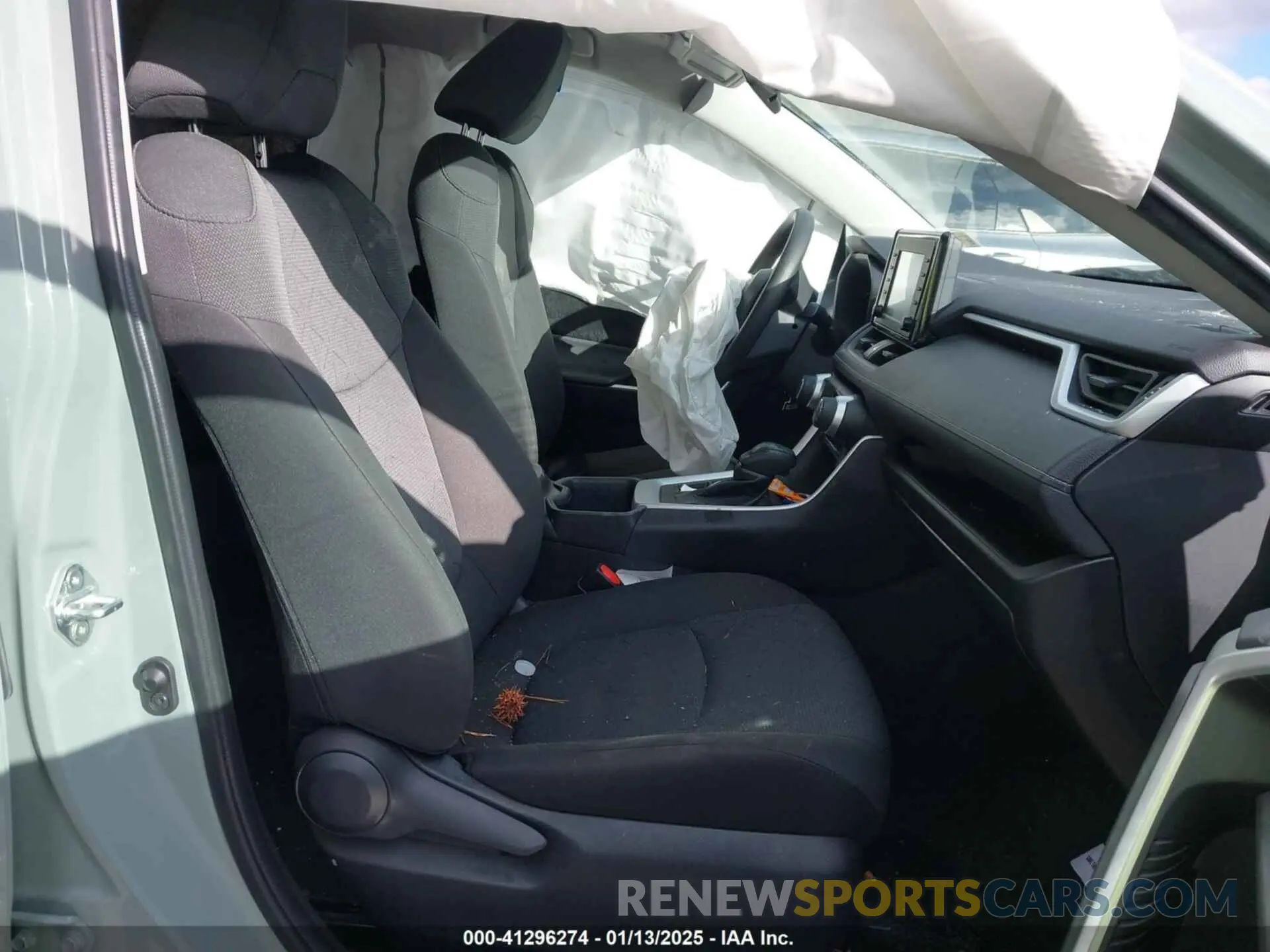 5 Photograph of a damaged car 2T3P1RFV8NW272995 TOYOTA RAV4 2022