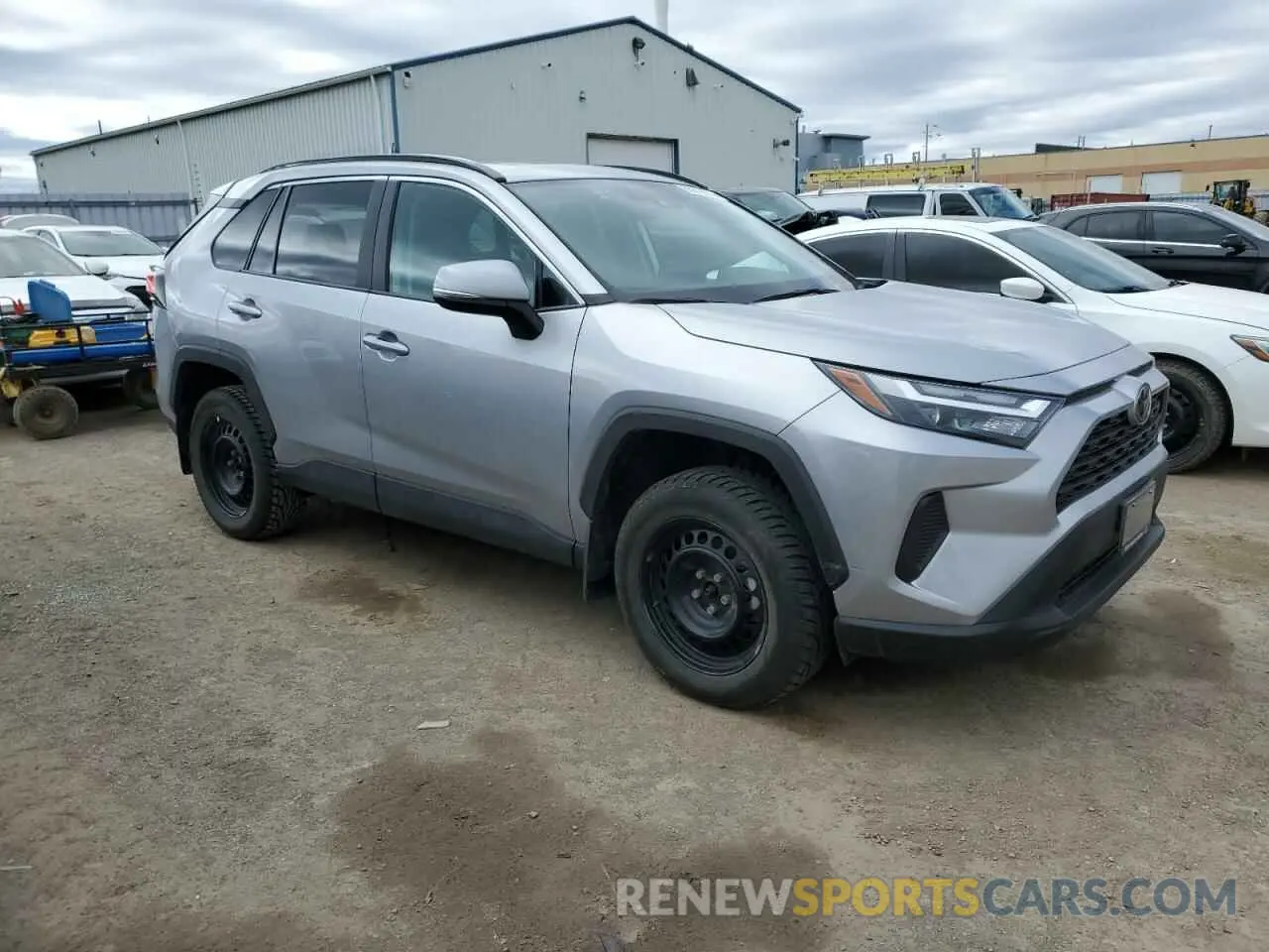 4 Photograph of a damaged car 2T3R1RFV5NC286637 TOYOTA RAV4 2022