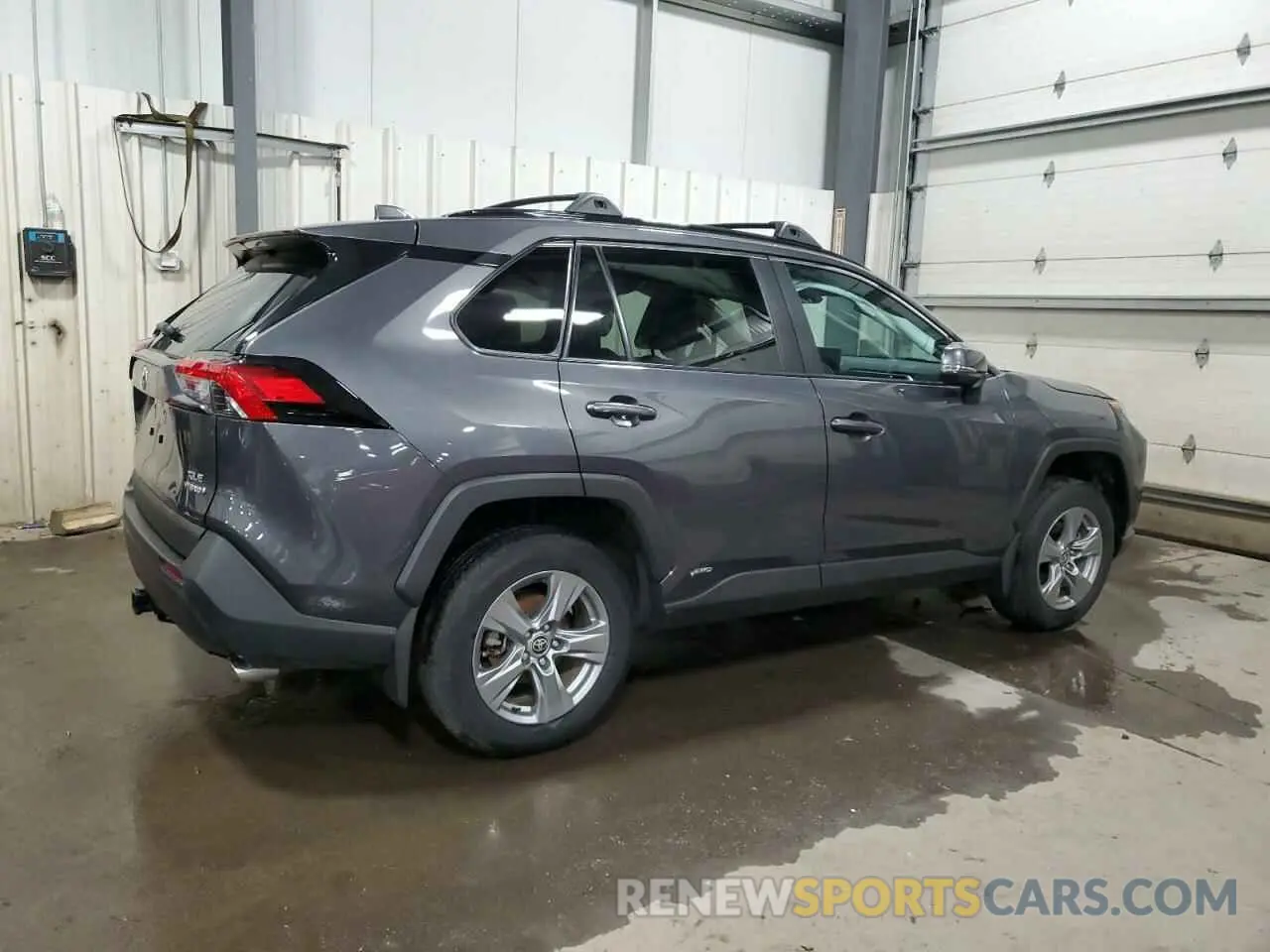3 Фотография поврежденного автомобиля 2T3RWRFV8NW132133 TOYOTA RAV4 2022