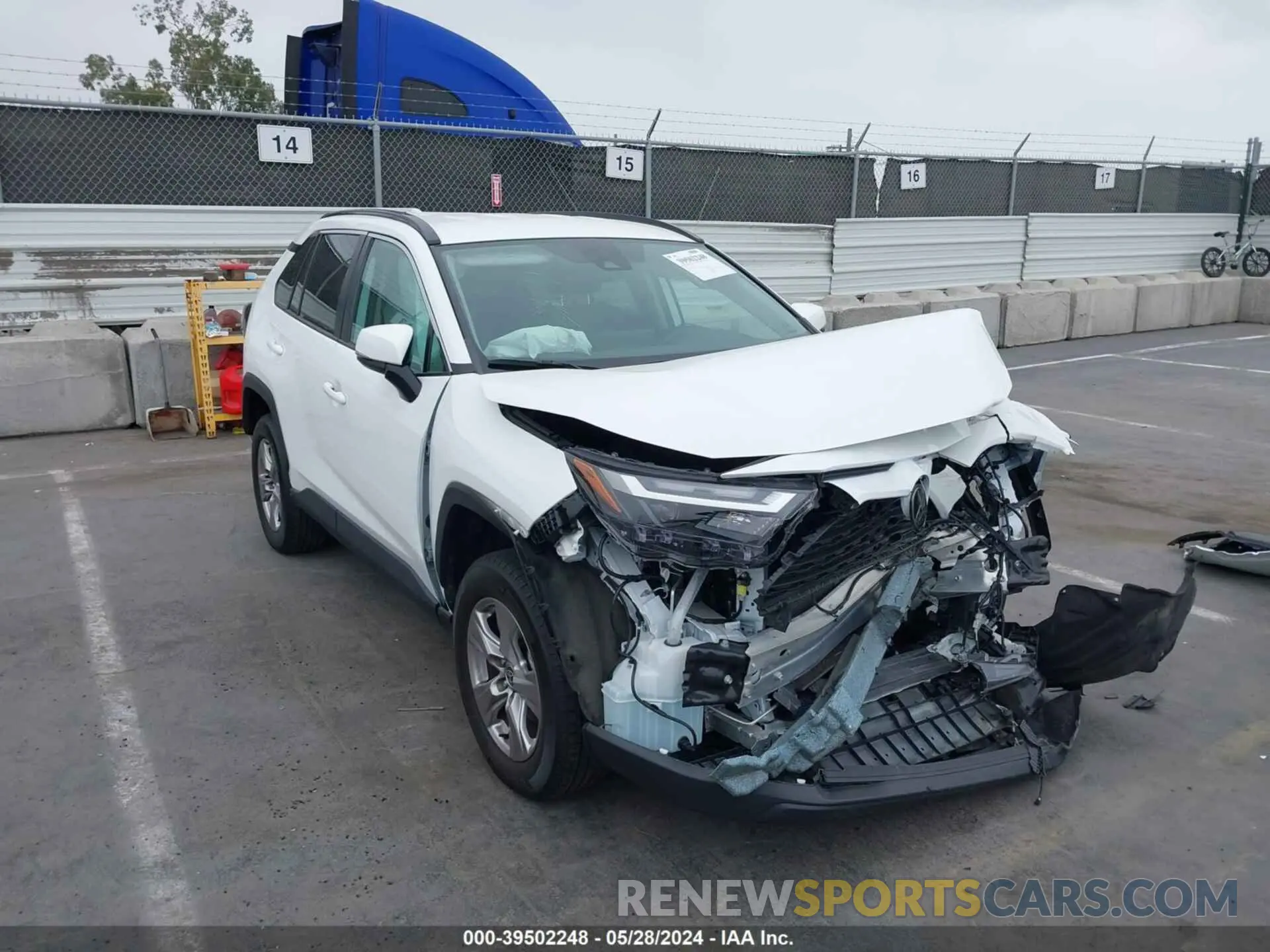 1 Photograph of a damaged car 2T3W1RFV0NW205366 TOYOTA RAV4 2022