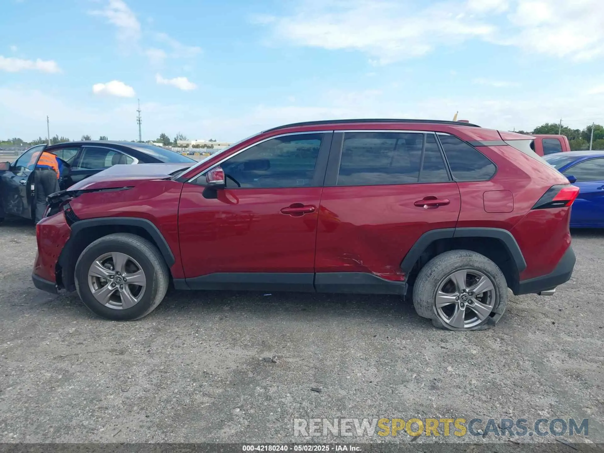 14 Photograph of a damaged car 2T3W1RFV0NW232535 TOYOTA RAV4 2022