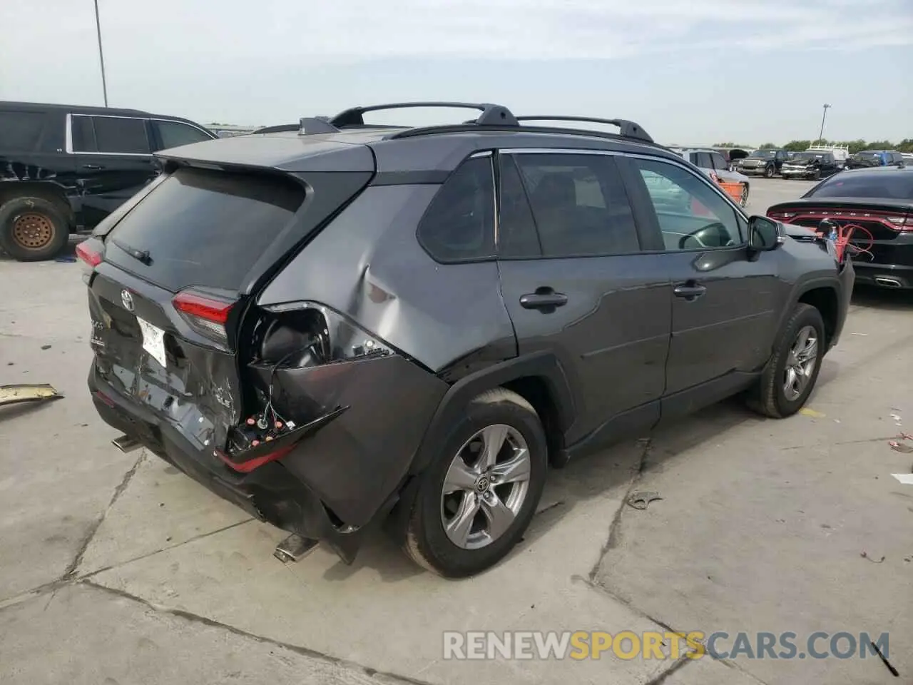 4 Photograph of a damaged car 2T3W1RFV1NC200873 TOYOTA RAV4 2022