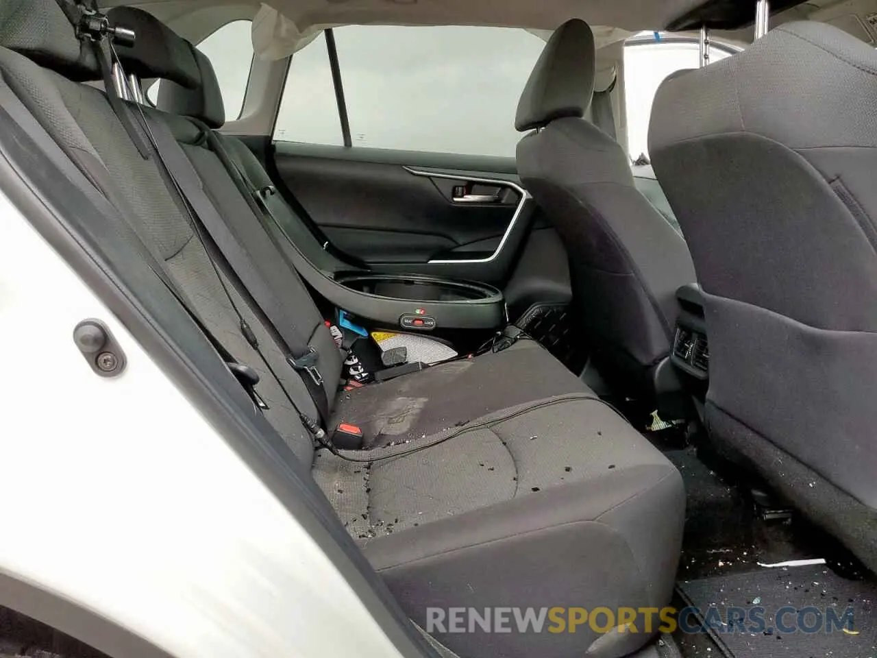 11 Photograph of a damaged car 2T3W1RFV2NC209825 TOYOTA RAV4 2022