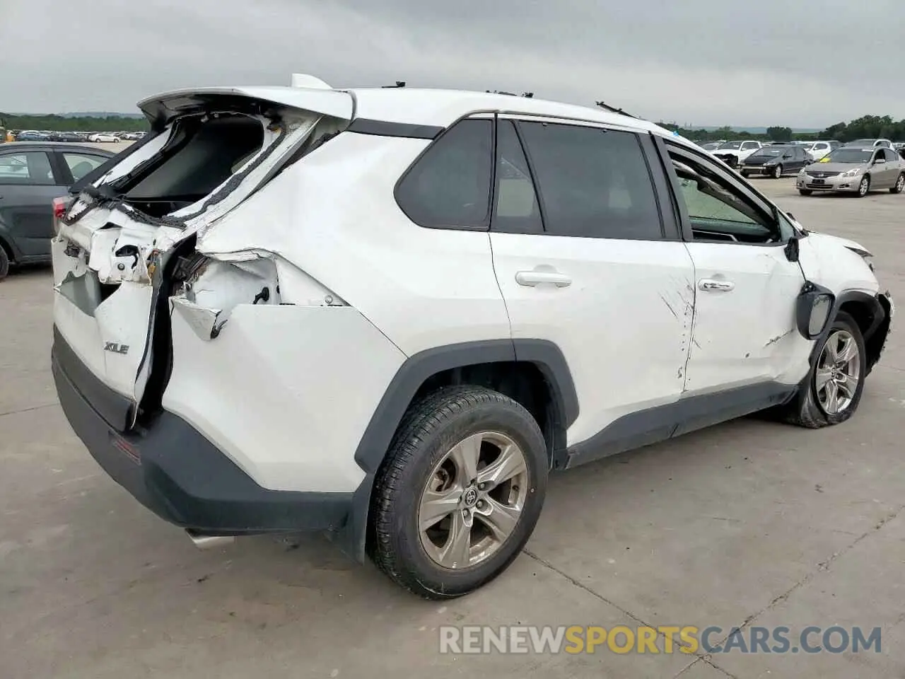 3 Photograph of a damaged car 2T3W1RFV2NC209825 TOYOTA RAV4 2022