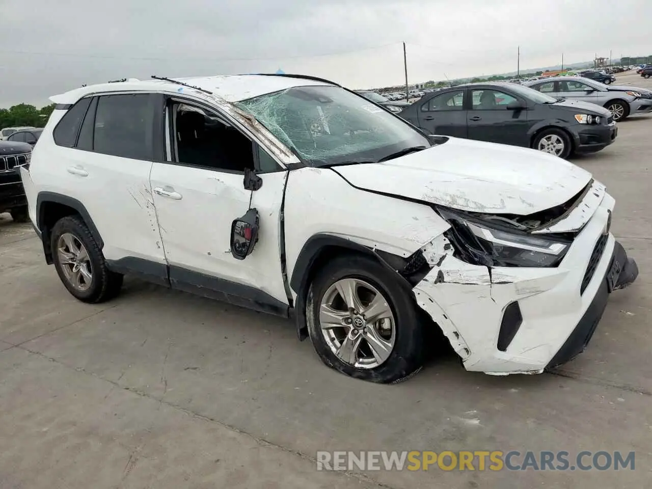 4 Photograph of a damaged car 2T3W1RFV2NC209825 TOYOTA RAV4 2022