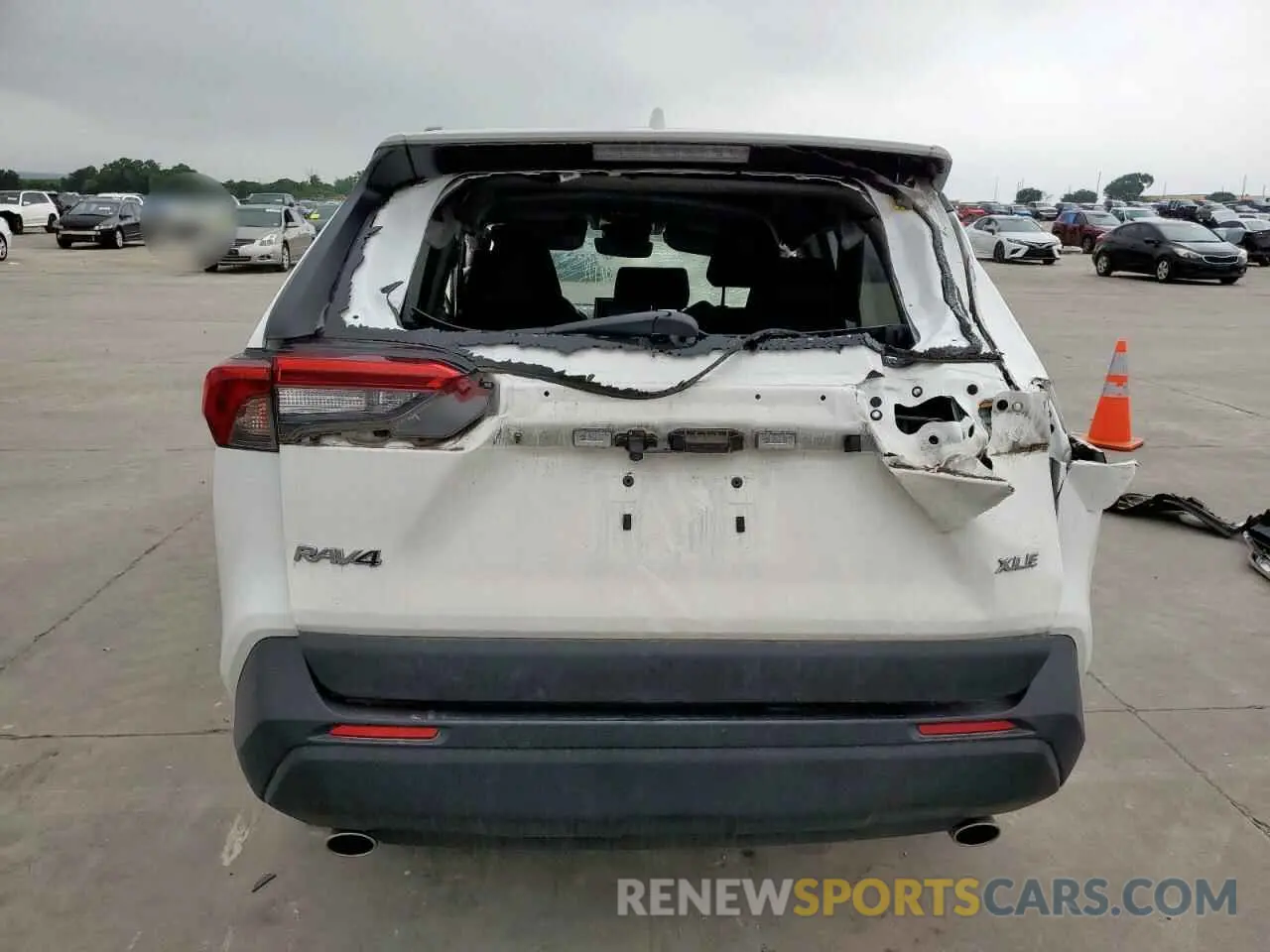 6 Photograph of a damaged car 2T3W1RFV2NC209825 TOYOTA RAV4 2022