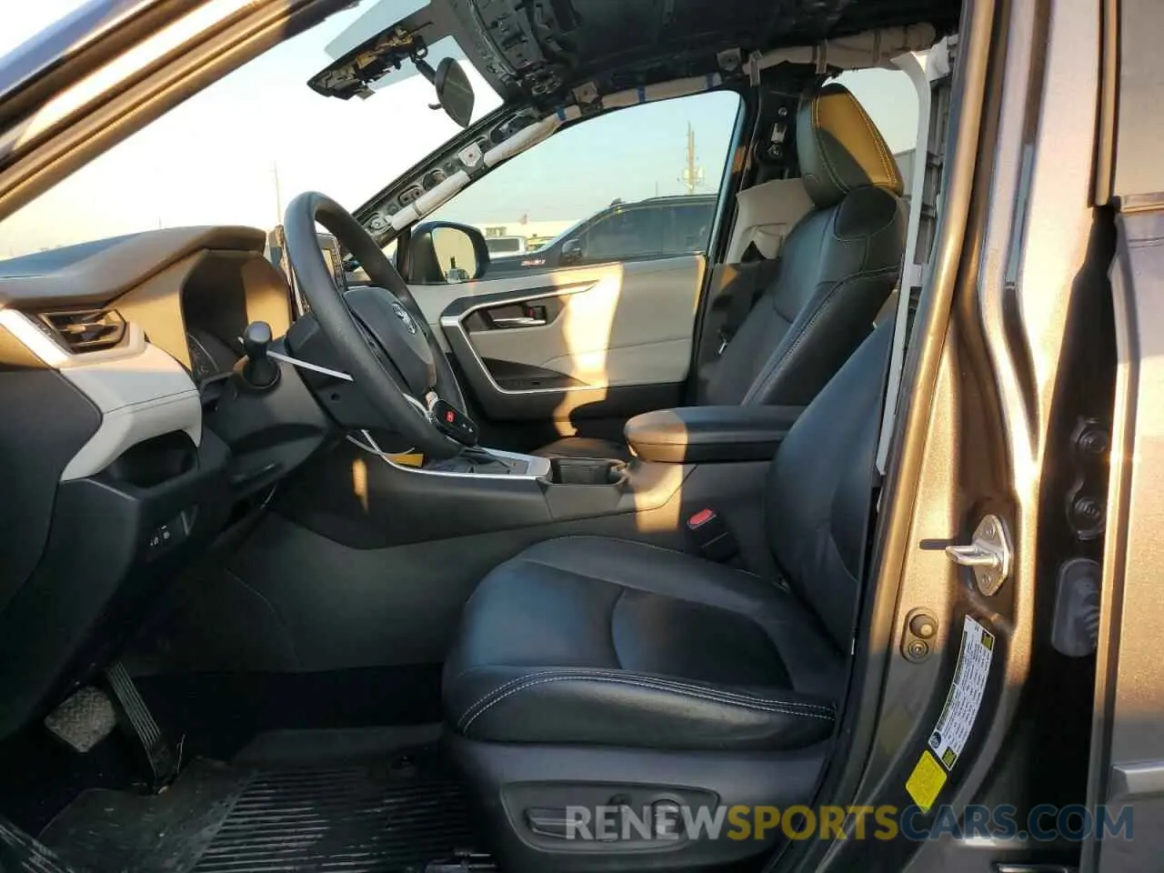 7 Photograph of a damaged car 2T3W1RFV3NC185972 TOYOTA RAV4 2022
