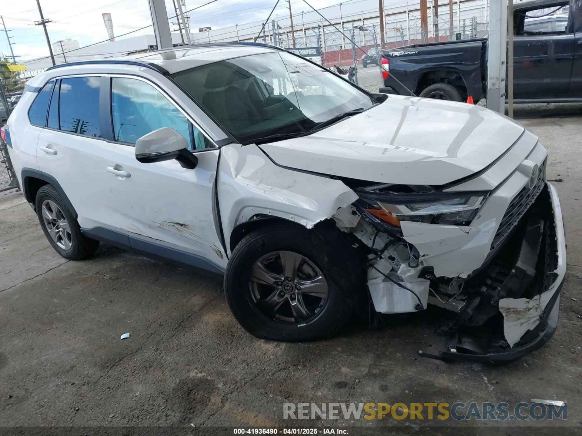 1 Photograph of a damaged car 2T3W1RFV3NW220752 TOYOTA RAV4 2022