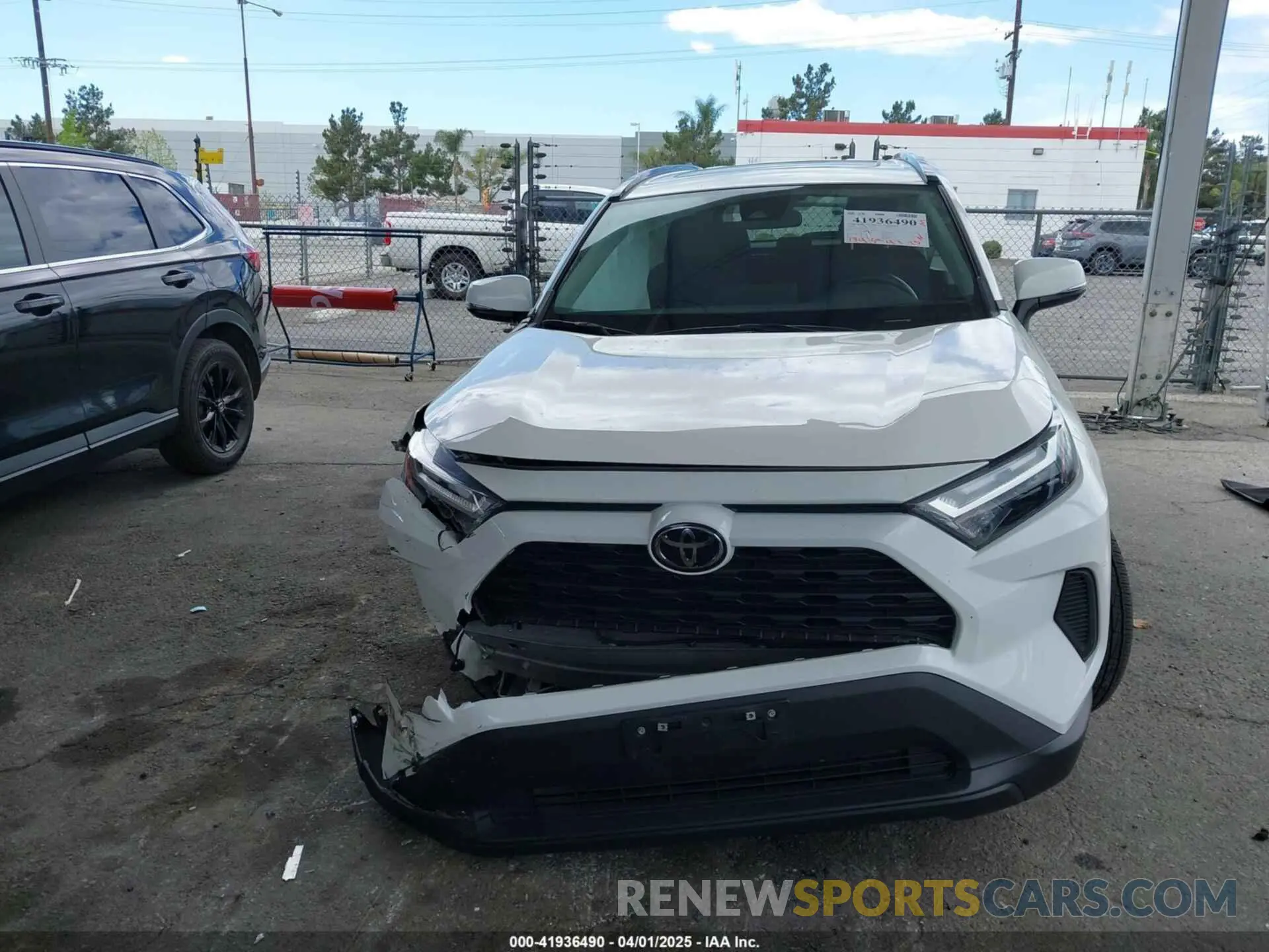 12 Photograph of a damaged car 2T3W1RFV3NW220752 TOYOTA RAV4 2022