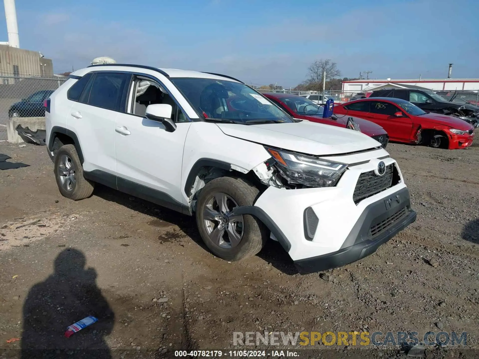 1 Photograph of a damaged car 2T3W1RFV4NC182689 TOYOTA RAV4 2022