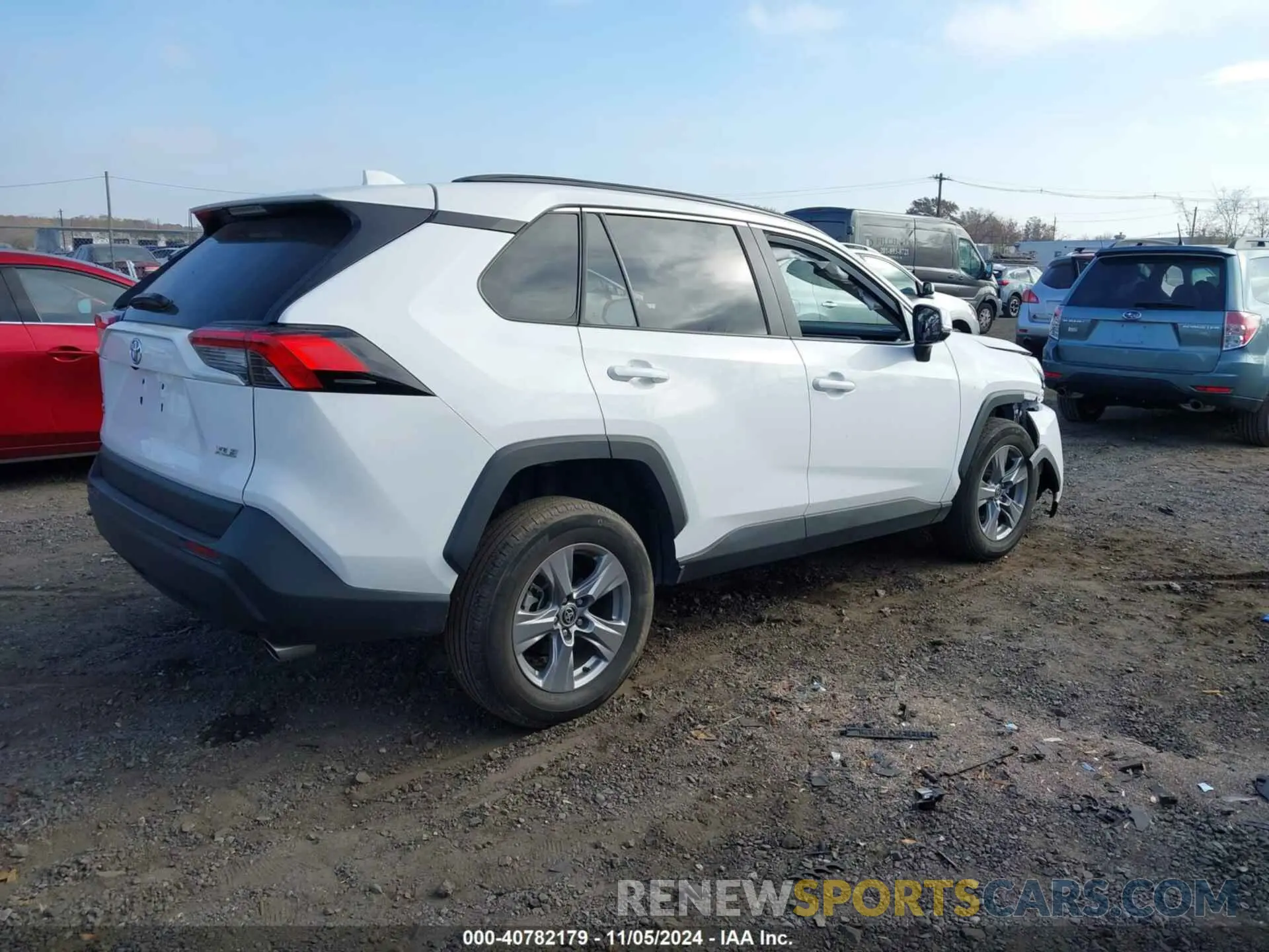 4 Photograph of a damaged car 2T3W1RFV4NC182689 TOYOTA RAV4 2022