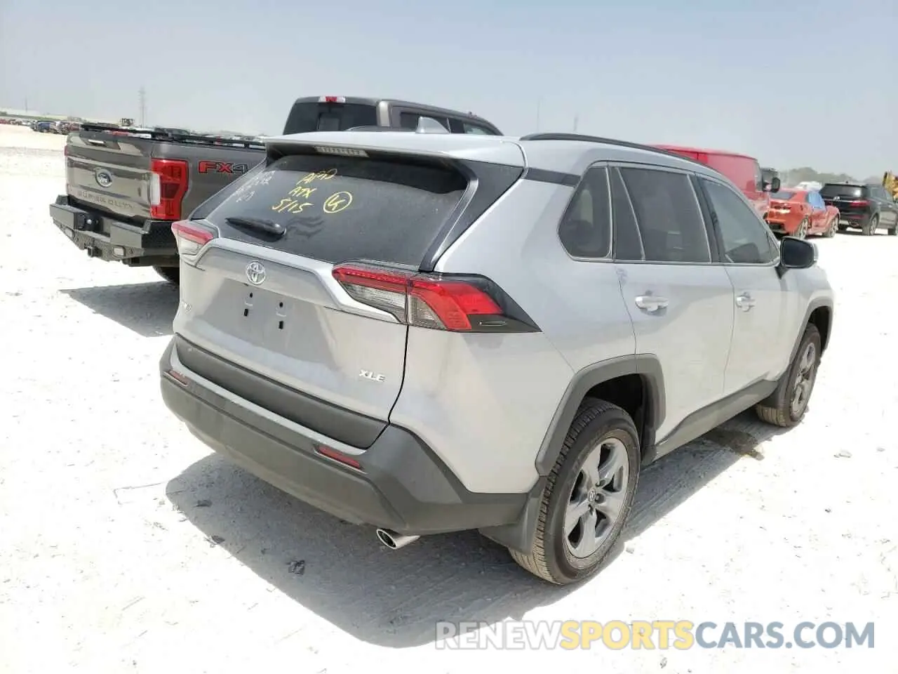 4 Photograph of a damaged car 2T3W1RFV5NC189845 TOYOTA RAV4 2022