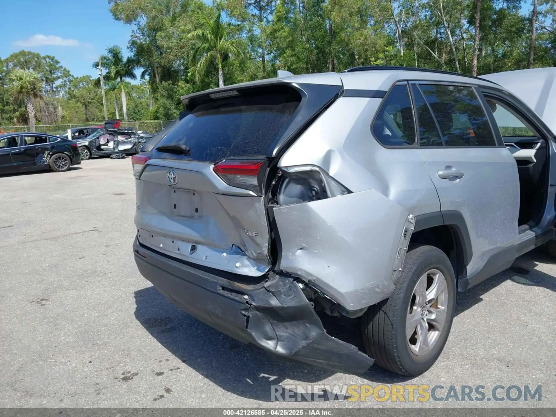 6 Photograph of a damaged car 2T3W1RFV5NW214323 TOYOTA RAV4 2022