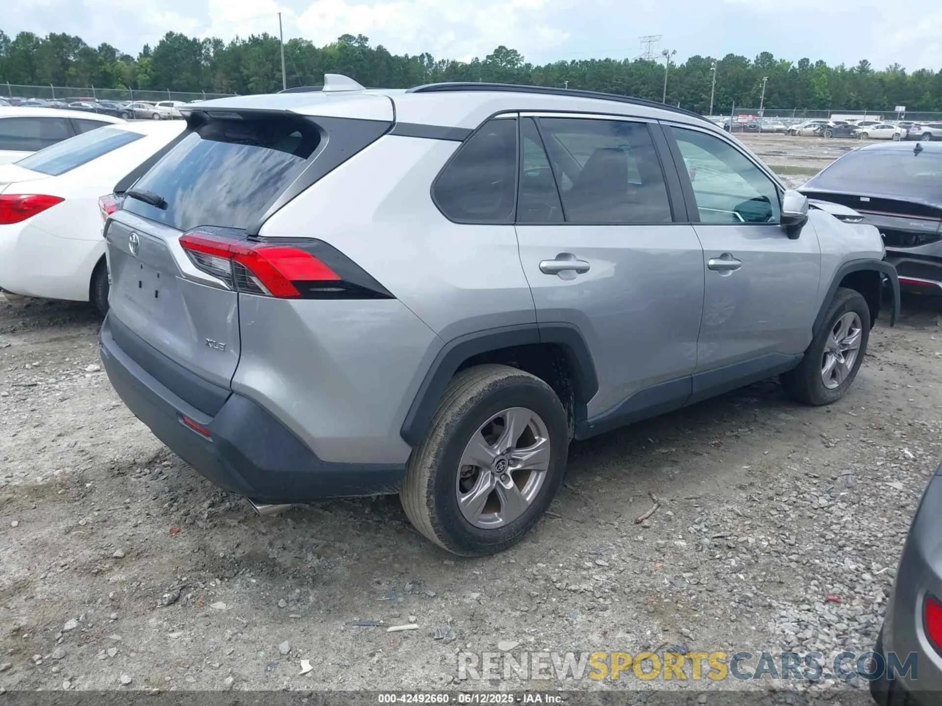 4 Photograph of a damaged car 2T3W1RFV6NC176814 TOYOTA RAV4 2022