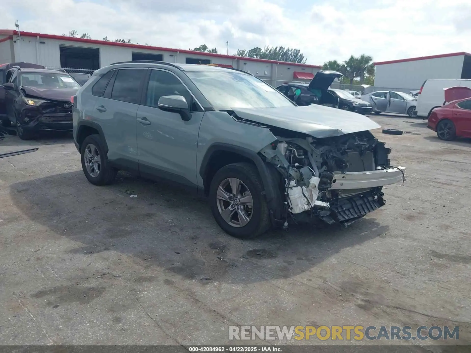 1 Фотография поврежденного автомобиля 2T3W1RFV6NW202004 TOYOTA RAV4 2022