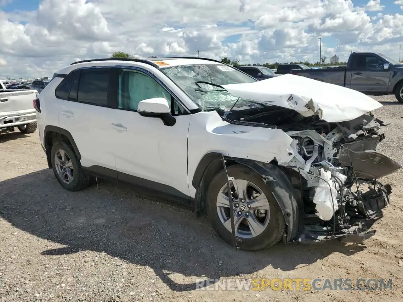 4 Photograph of a damaged car 2T3W1RFV7NC201896 TOYOTA RAV4 2022
