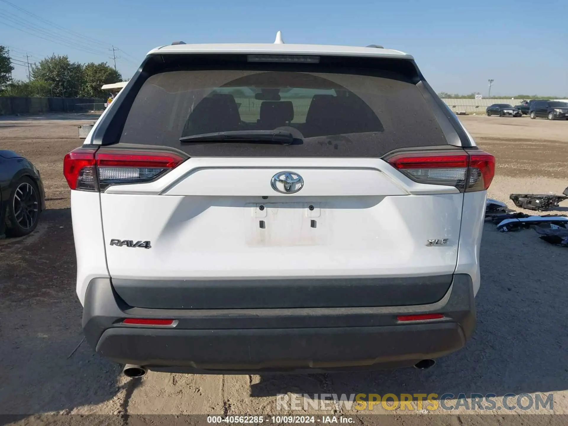 17 Photograph of a damaged car 2T3W1RFV8NC177561 TOYOTA RAV4 2022